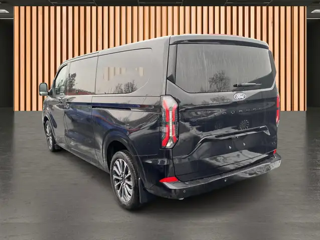 Ford Tourneo Custom view 3