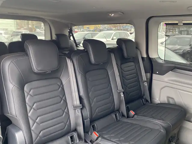 Ford Tourneo Custom view 14