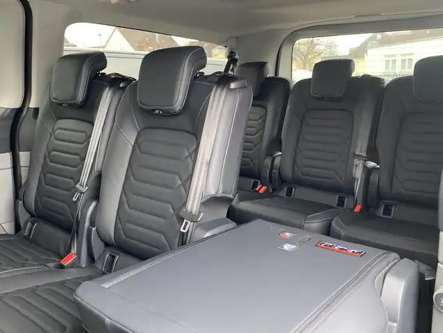 Ford Tourneo Custom view 12