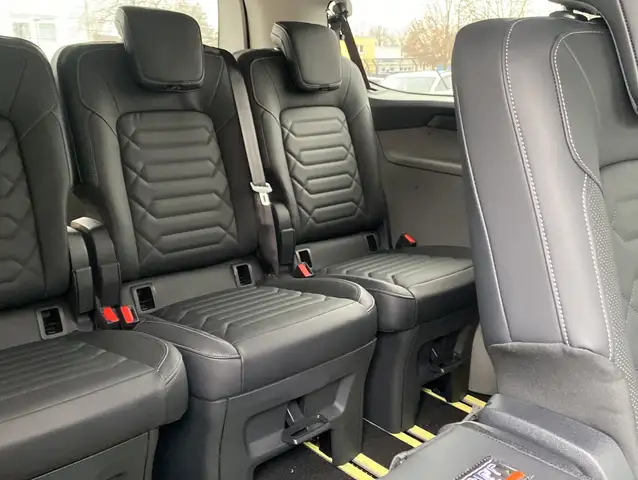 Ford Tourneo Custom view 15