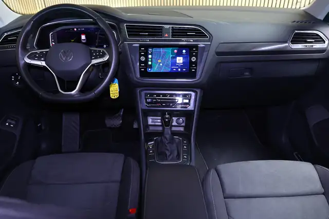 Volkswagen Tiguan view 2