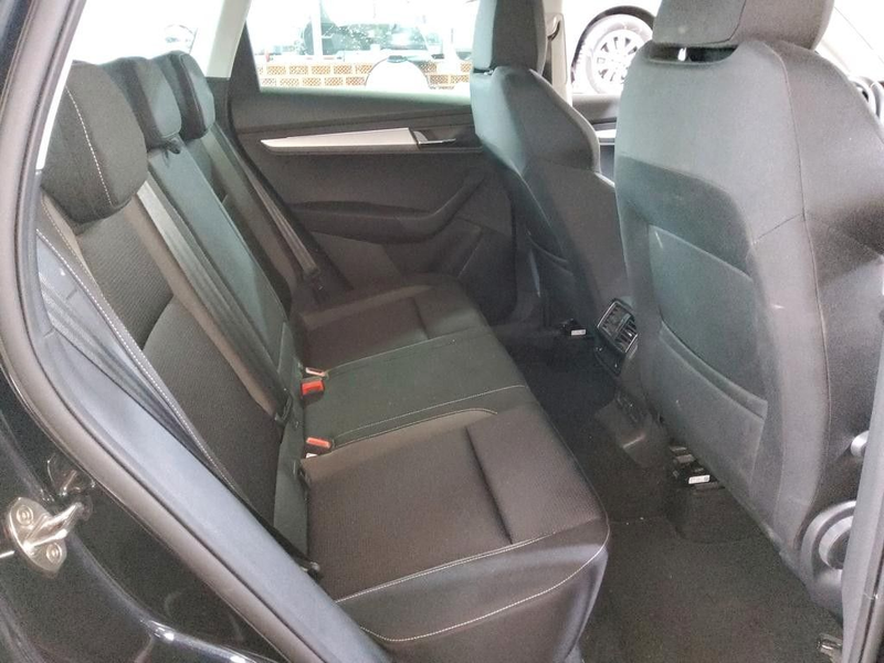 Skoda Karoq Tour 2.0TDI DSG Navi AHK SHZ LED Alu17 — photo 6