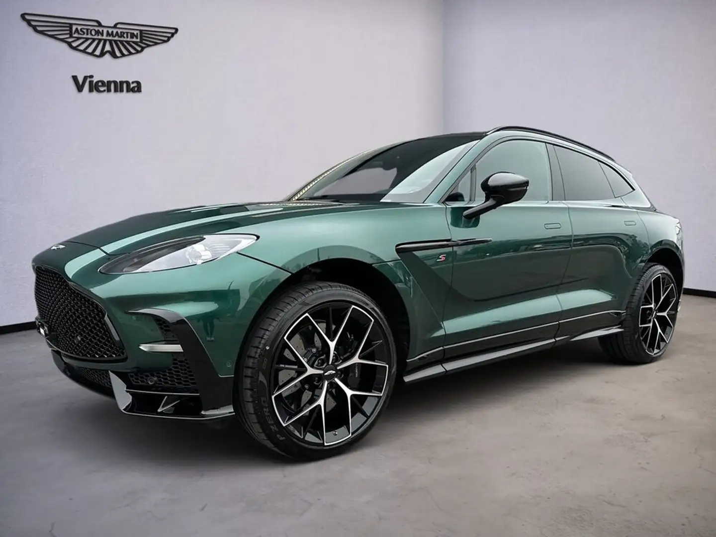 Aston Martin DBX S / Malachite Green / 360 Degree Camera / Bowers Braun - 1