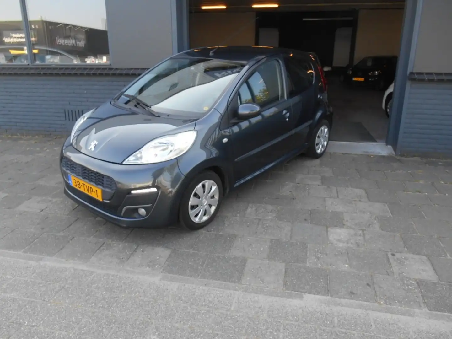 Peugeot 107 1.0 ACTIVE Grijs - 1