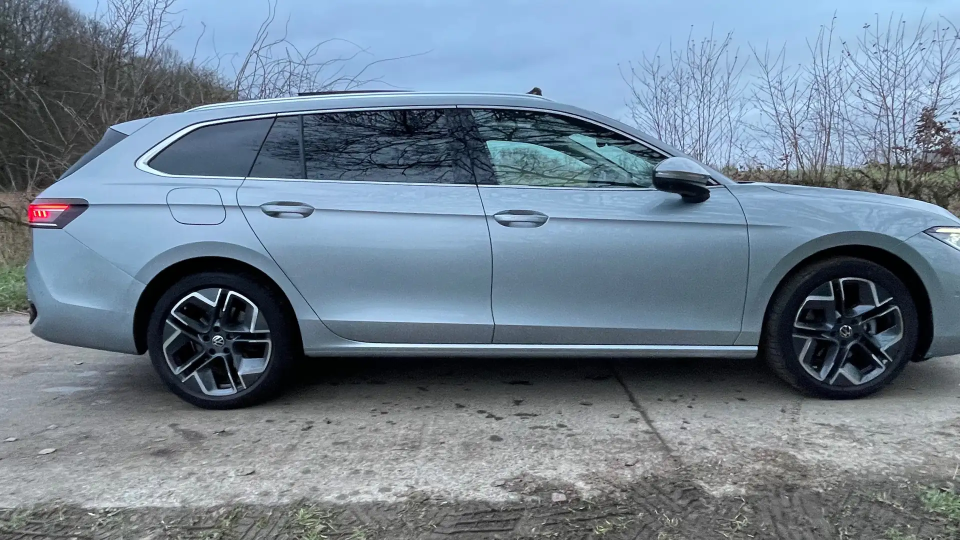 Volkswagen Passat Variant Passat Variant 1.5 eTSI Elegance Business OPF DSG Zilver - 2