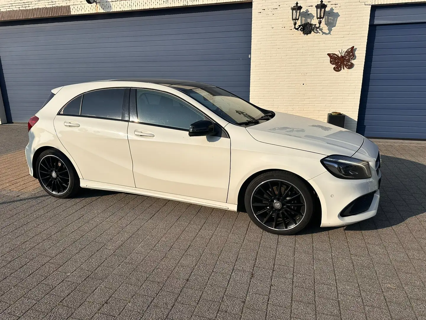 Mercedes-Benz A 180 A 180 d AMG Line Blanc - 2