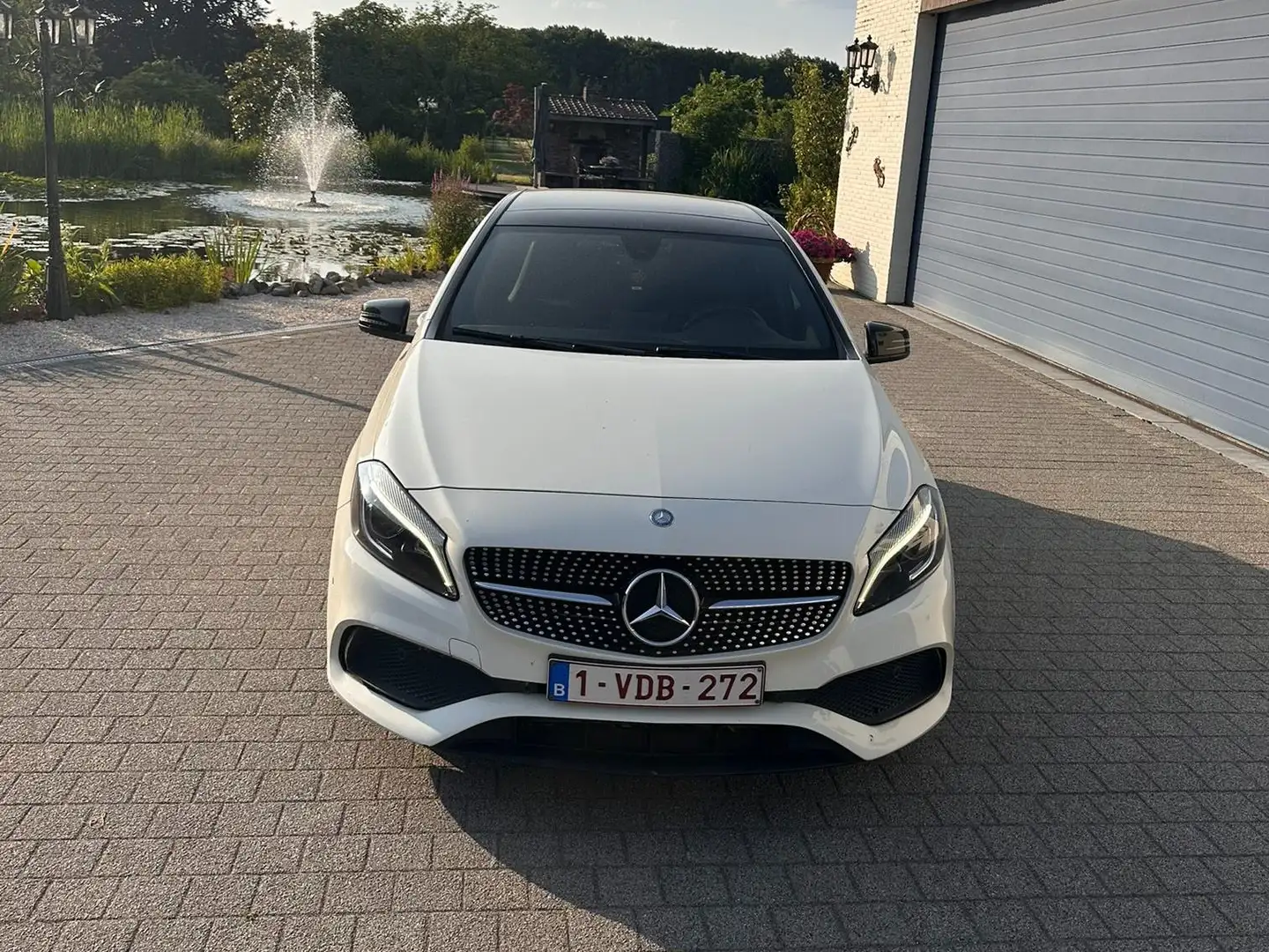 Mercedes-Benz A 180 A 180 d AMG Line Blanc - 1