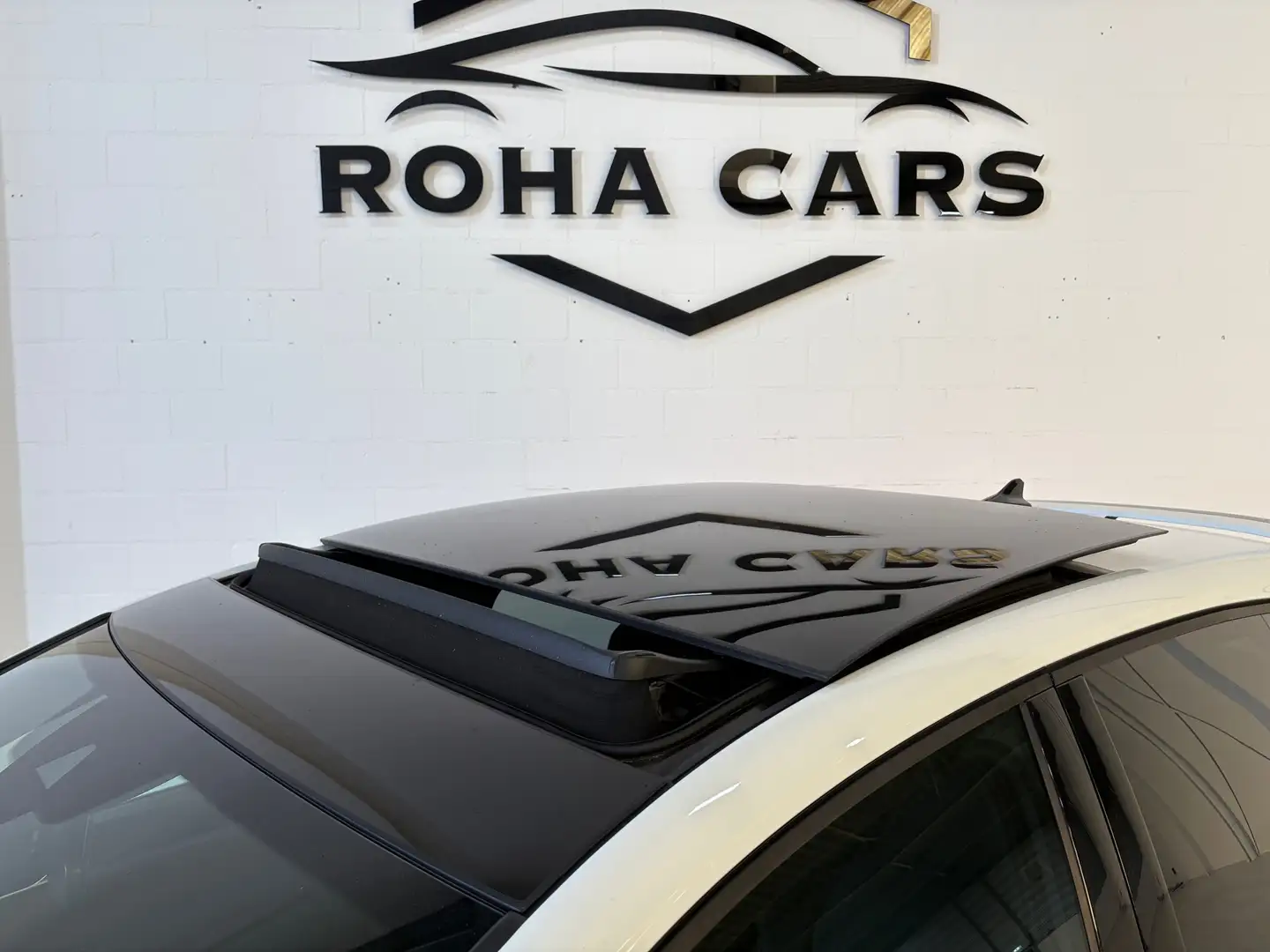 Volkswagen Golf GTI 2.0 TSI CLUBSPORT 300pk panorama Wit - 2