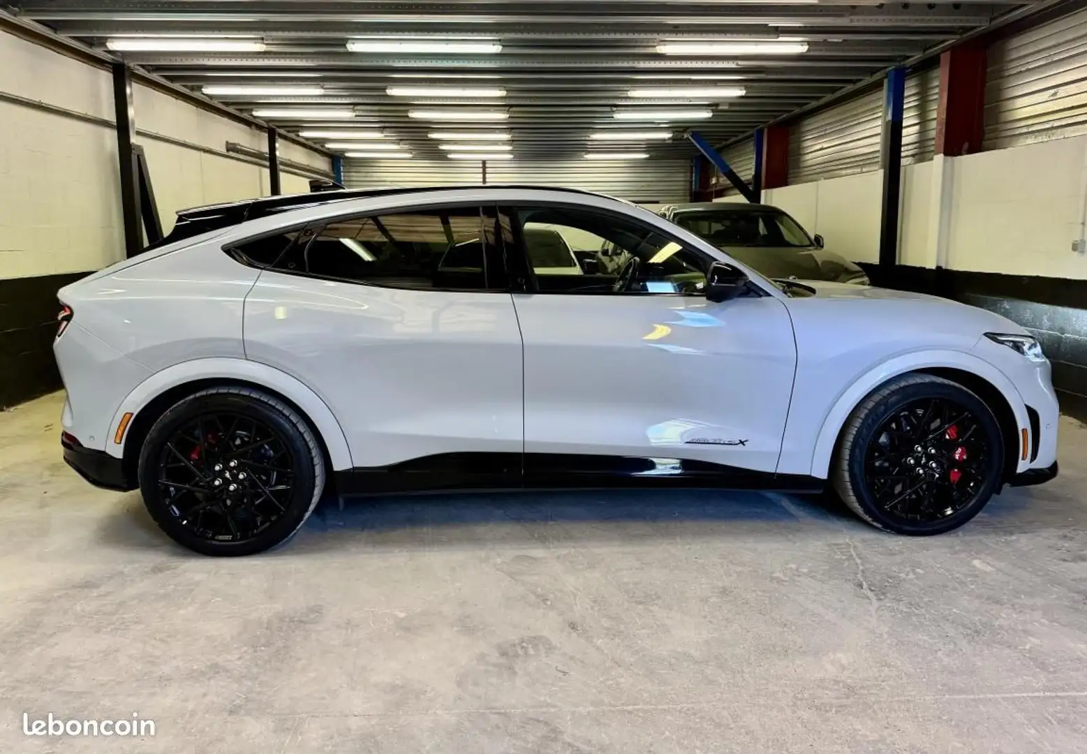 Ford Mustang Mach-E Extended Range 99 kWh 487 ch AWD GT GRANDE AUTONOM Gris - 2