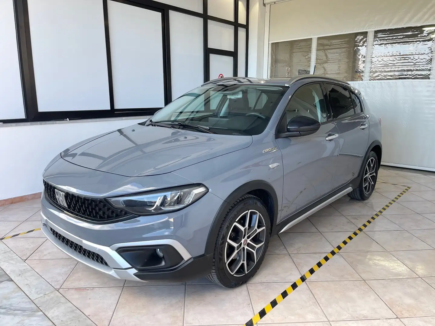 Fiat Tipo Tipo 5p 1.0 Cross 100cv Grau - 1