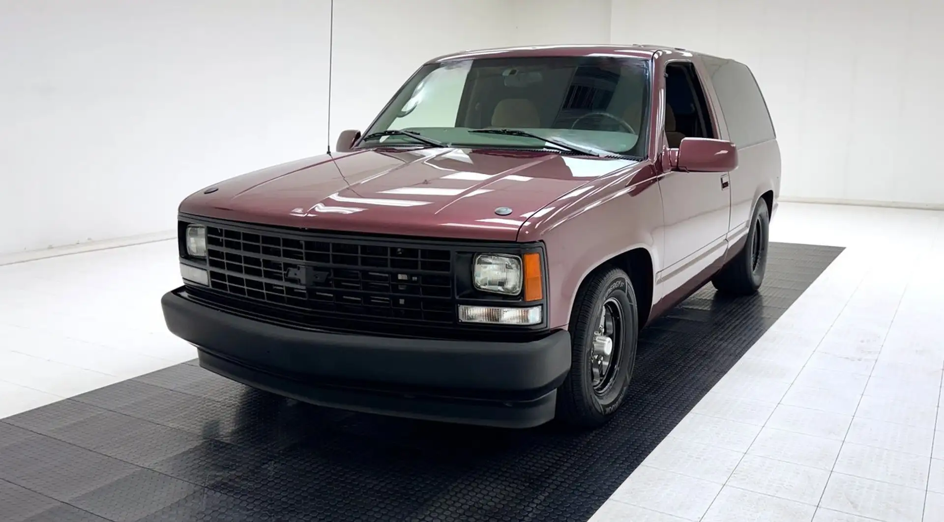 GMC Yukon Gold - 1