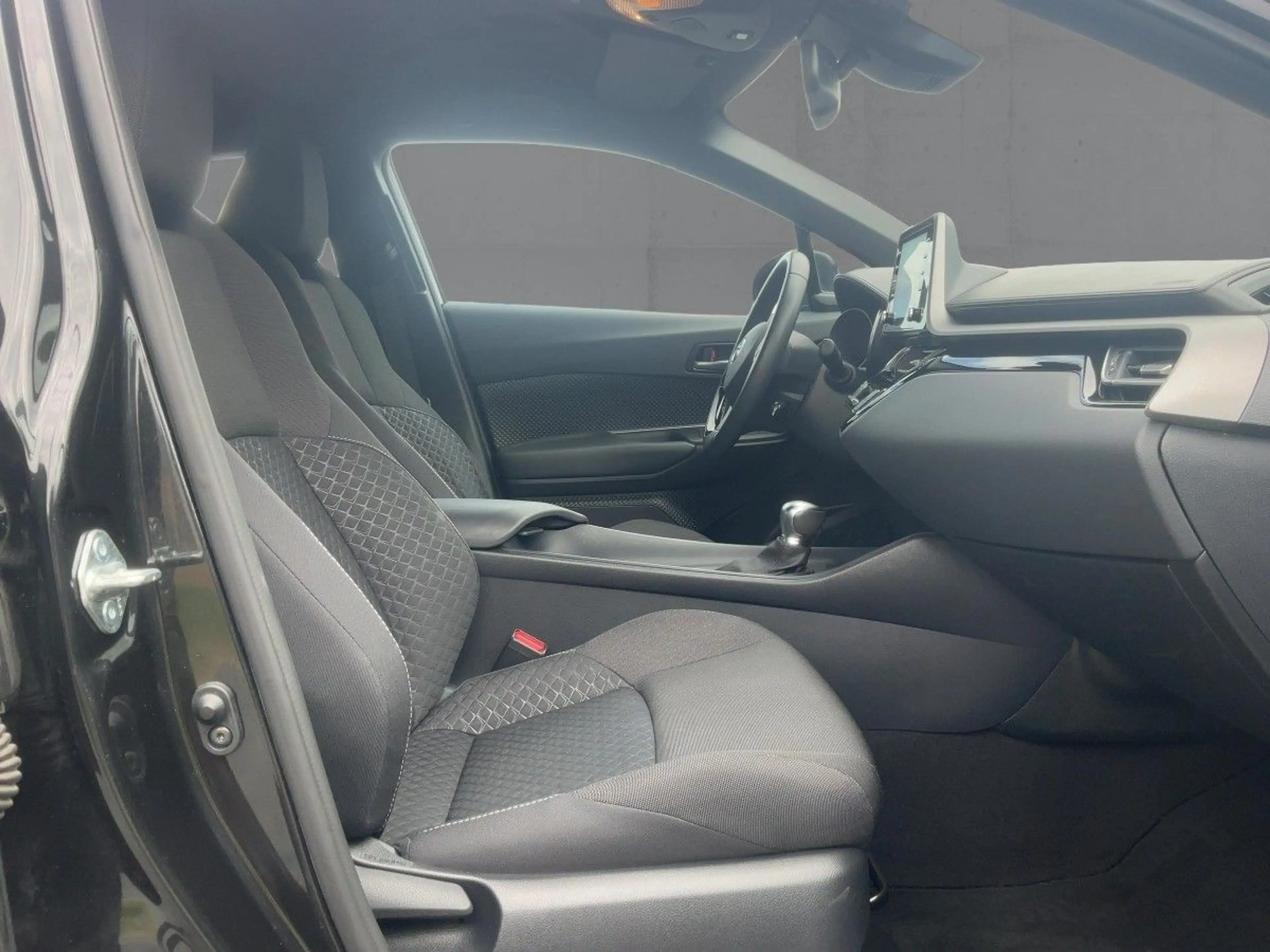 Toyota C-HR 1.8 l Hyb. BUSINESS Bi-LED+NAV+ACC+RFK+SHZ — photo 12