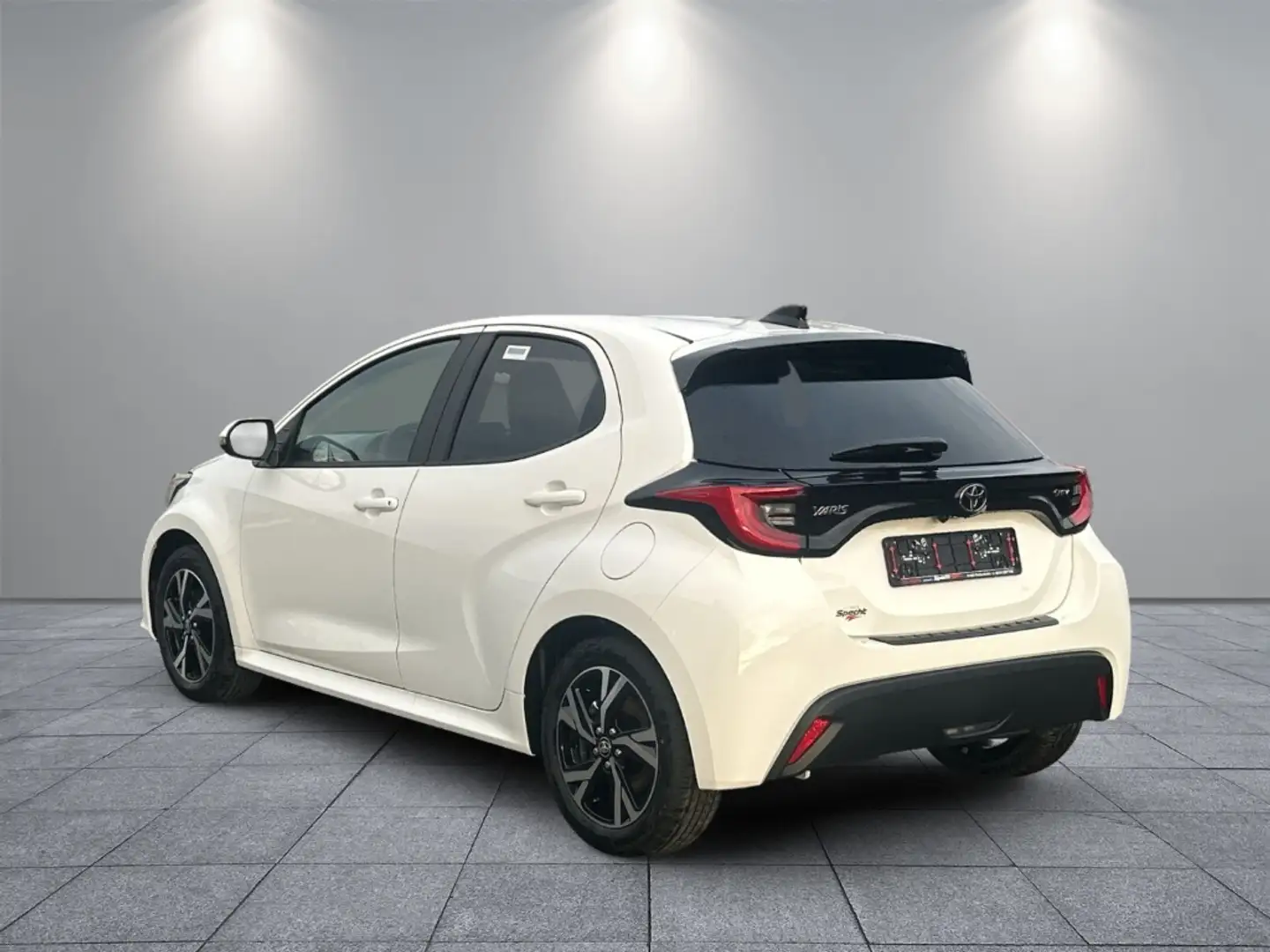 Toyota Yaris 1.5 Hybrid Teamplayer Comfort-Paket+WKR Weiß - 2