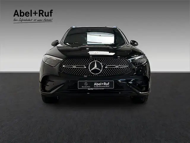 Mercedes-Benz 220 view 2