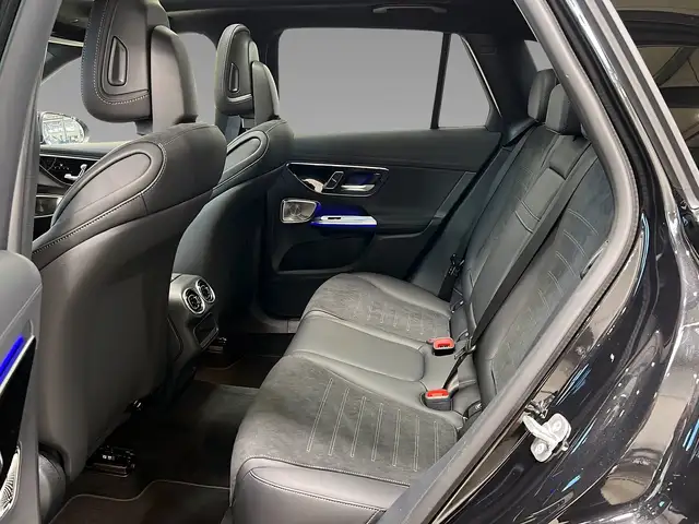 Mercedes-Benz 220 view 9