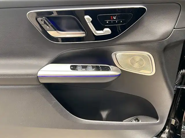 Mercedes-Benz 220 view 13