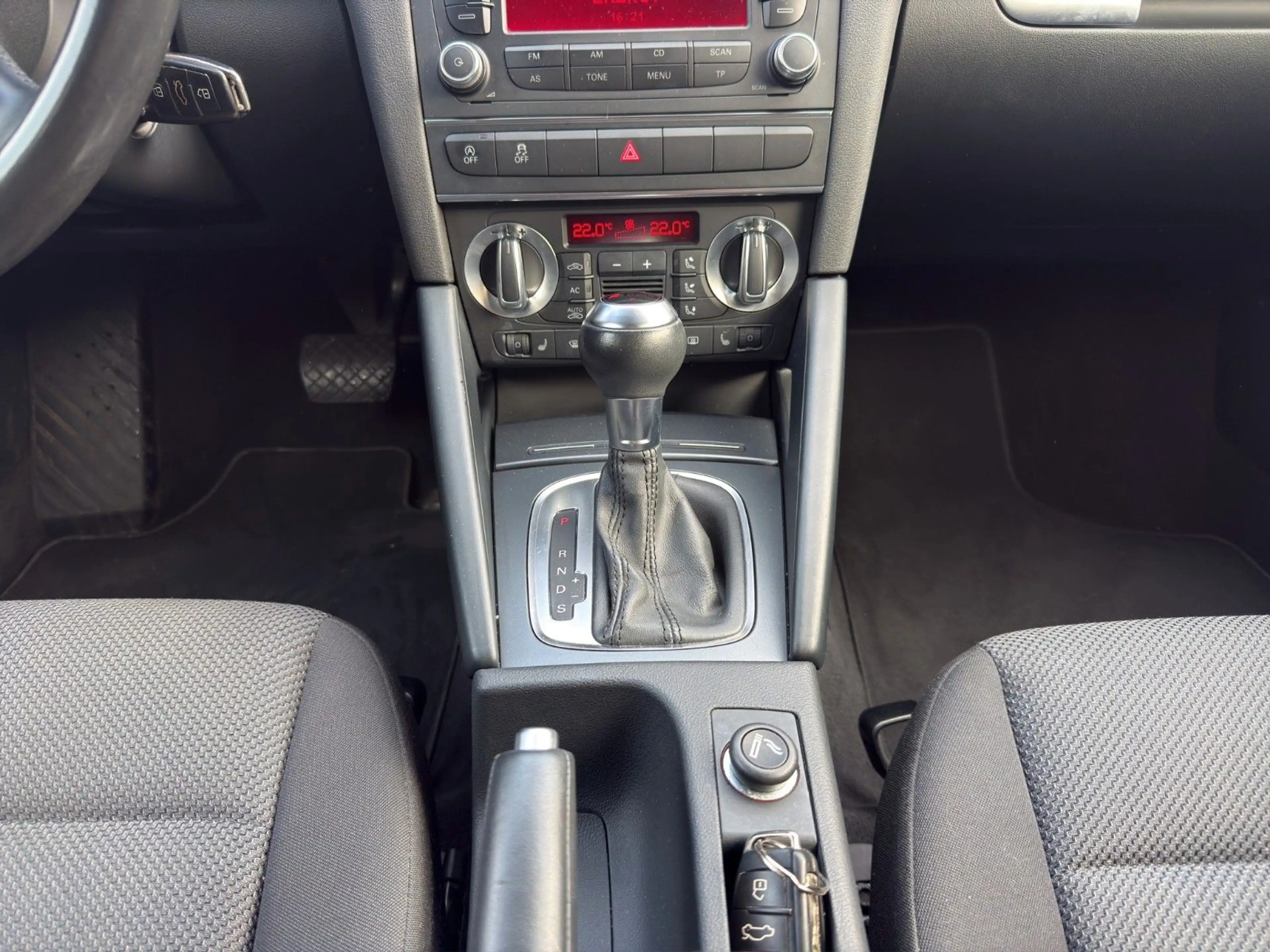 Audi A3 Sportback 1.6 TDI Autom.Attraction,PDC,SH,AHK — photo 15