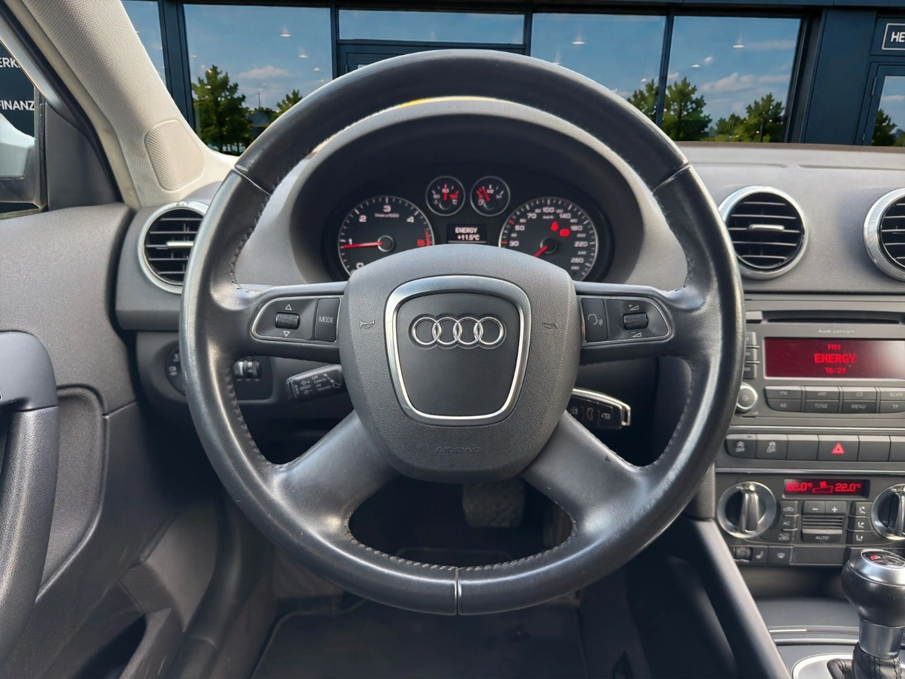Audi A3 Sportback 1.6 TDI Autom.Attraction,PDC,SH,AHK — photo 12