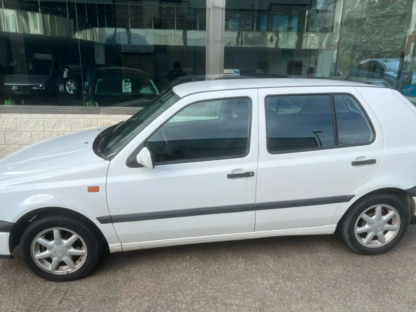 Volkswagen Golf 1.6 Match Blanc - 2