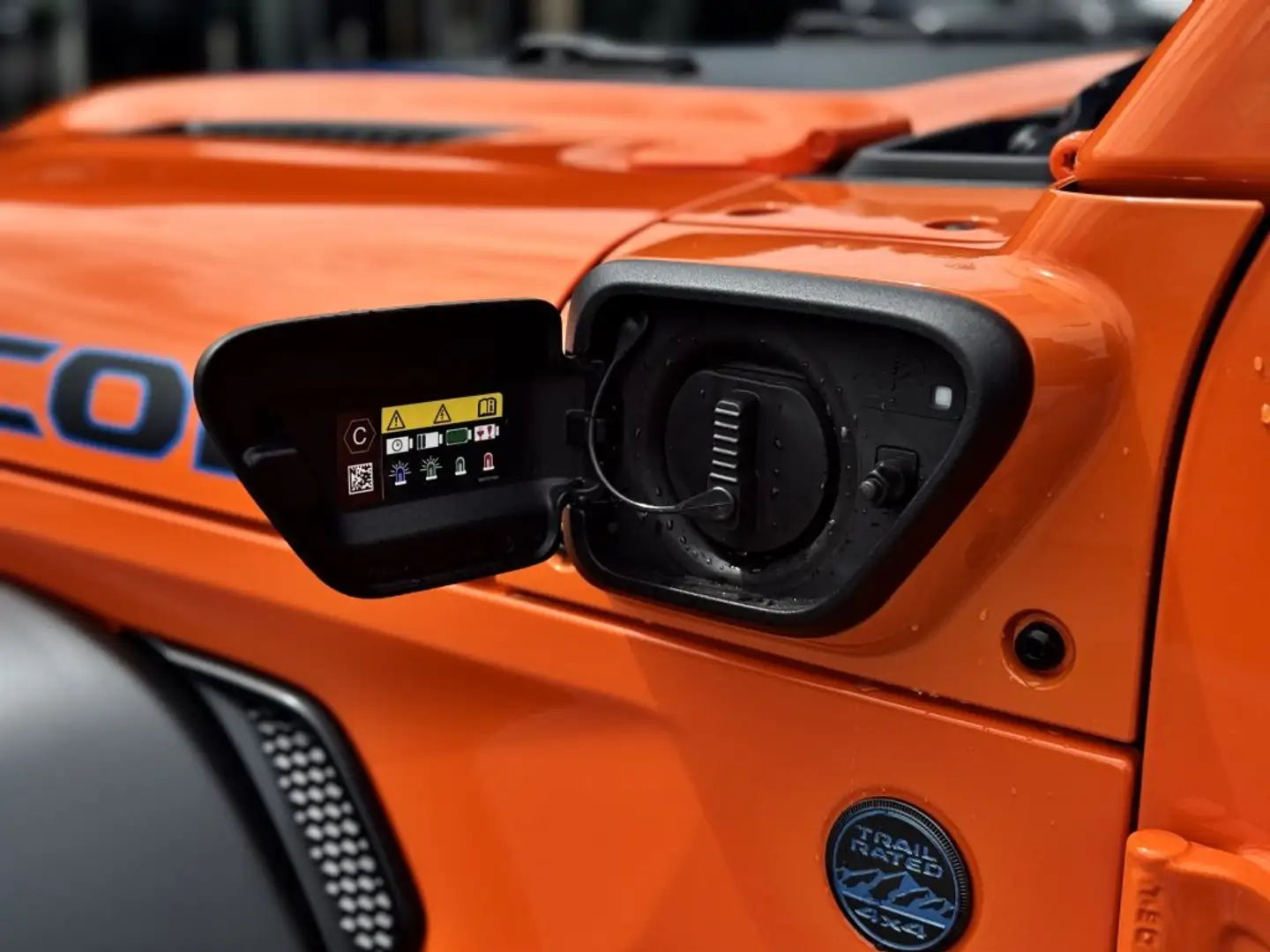 Jeep Wrangler PHEV 380 PS 4xe Rubicon Powersofttop Orange - 2