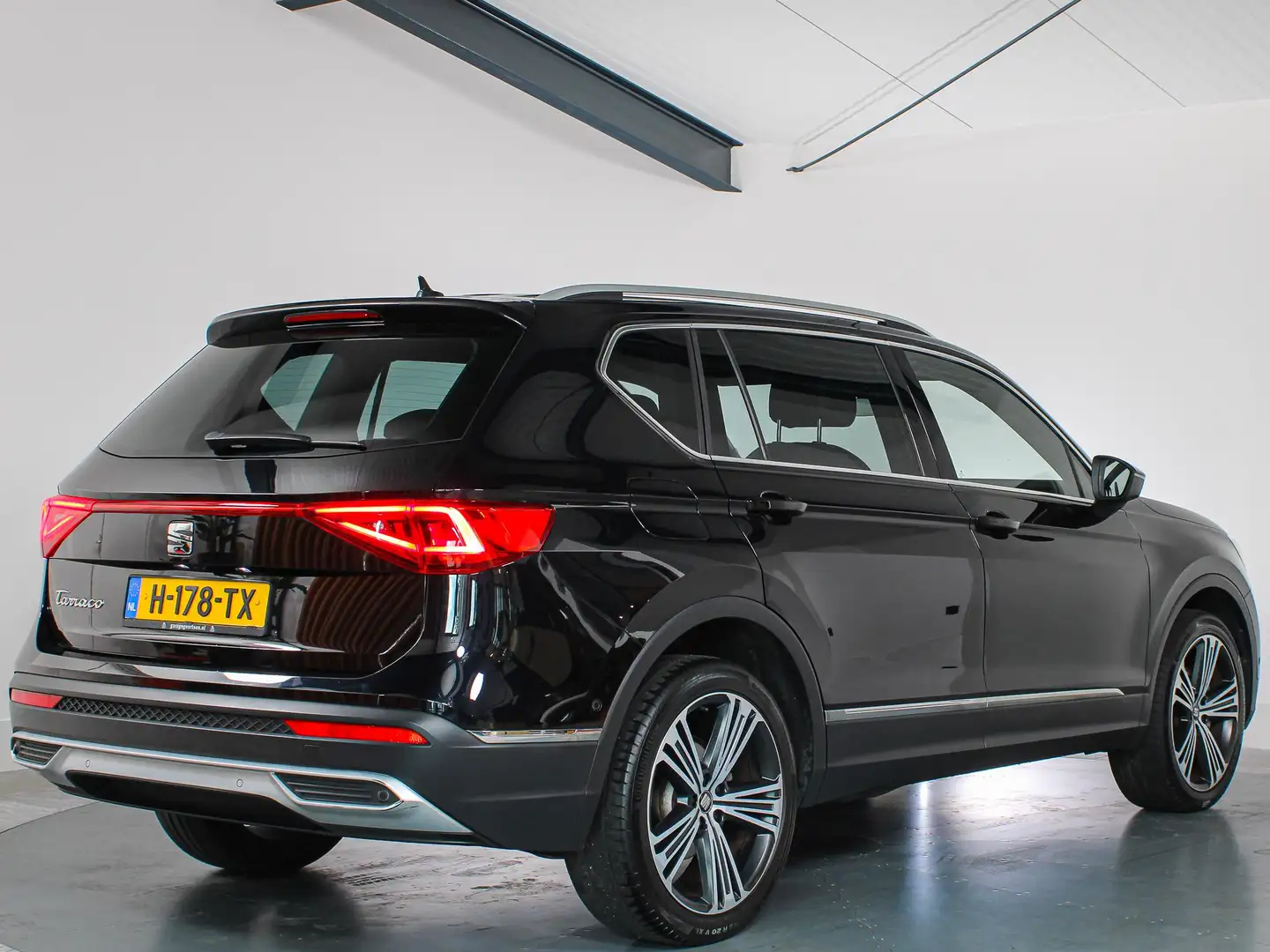SEAT Tarraco 1.5 TSI Xcellence, 7-Persoons, 360 Camera, Virtual Zwart - 2
