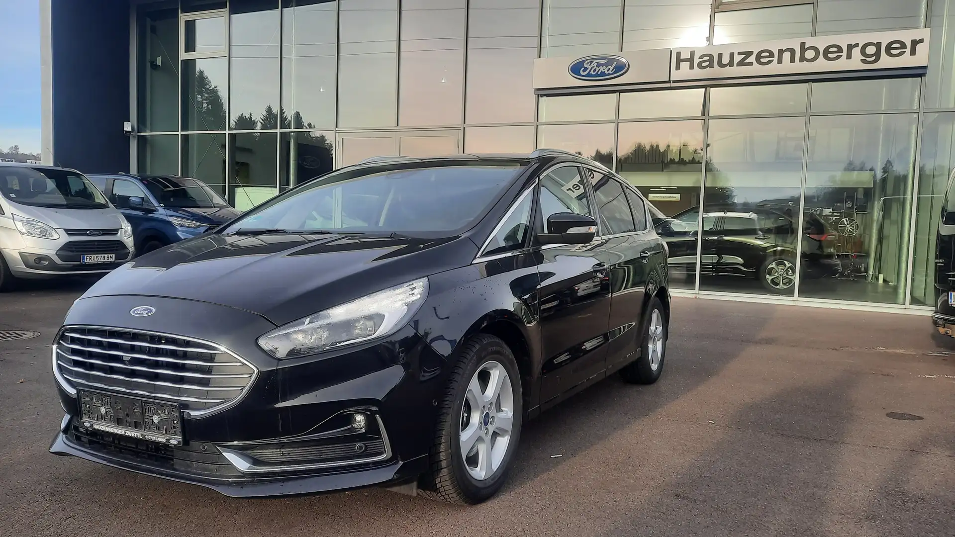 Ford S-Max 2,0 Ecoblue Titanium Schwarz - 1