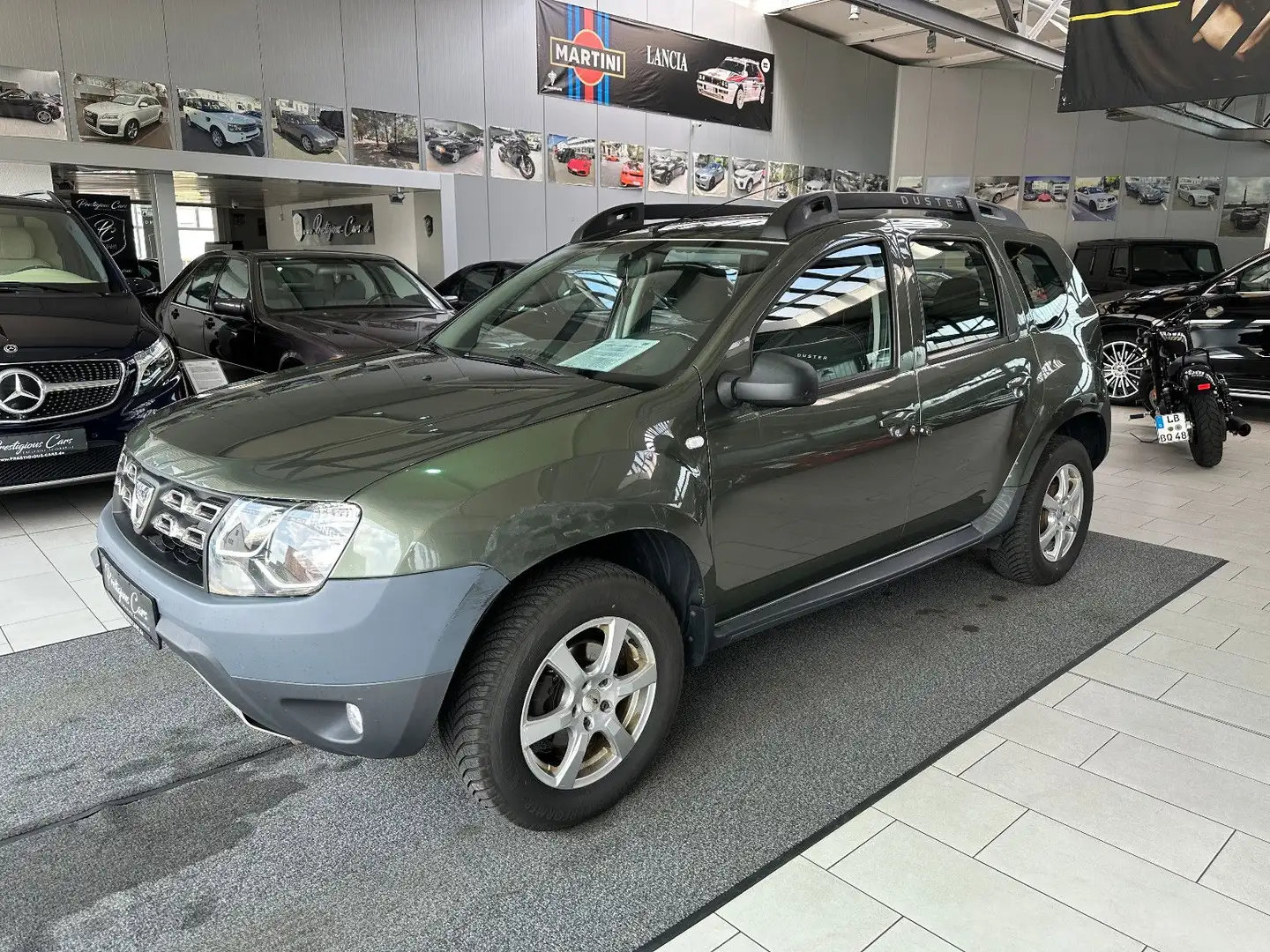 Dacia Duster I Laureate 4x4 KLIMA AHK SHZ NAVI BT TEMP Grün - 2