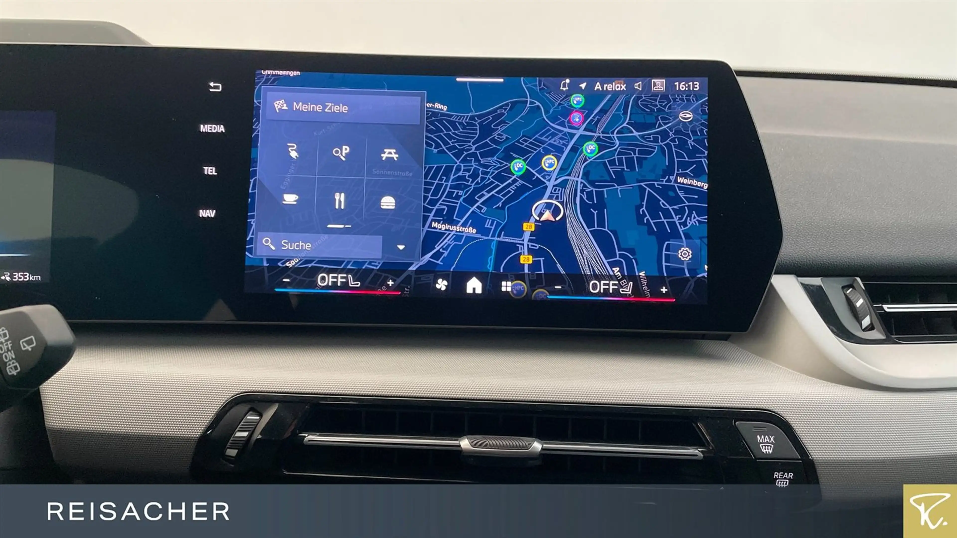 BMW iX1 xDrive30  LCProf HUD 360° AHK PDC 17"LM — photo 12