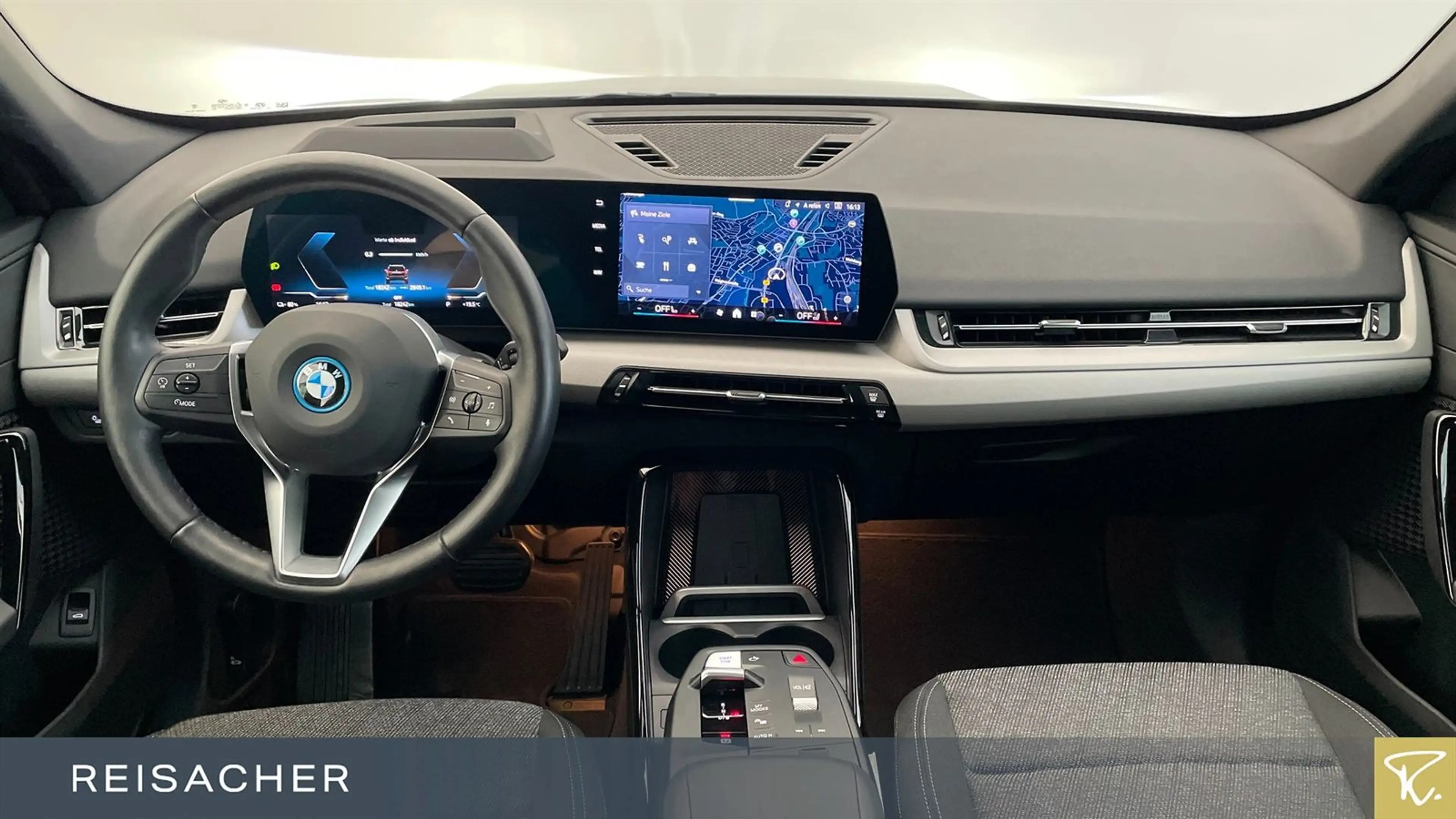BMW iX1 xDrive30  LCProf HUD 360° AHK PDC 17"LM — photo 6