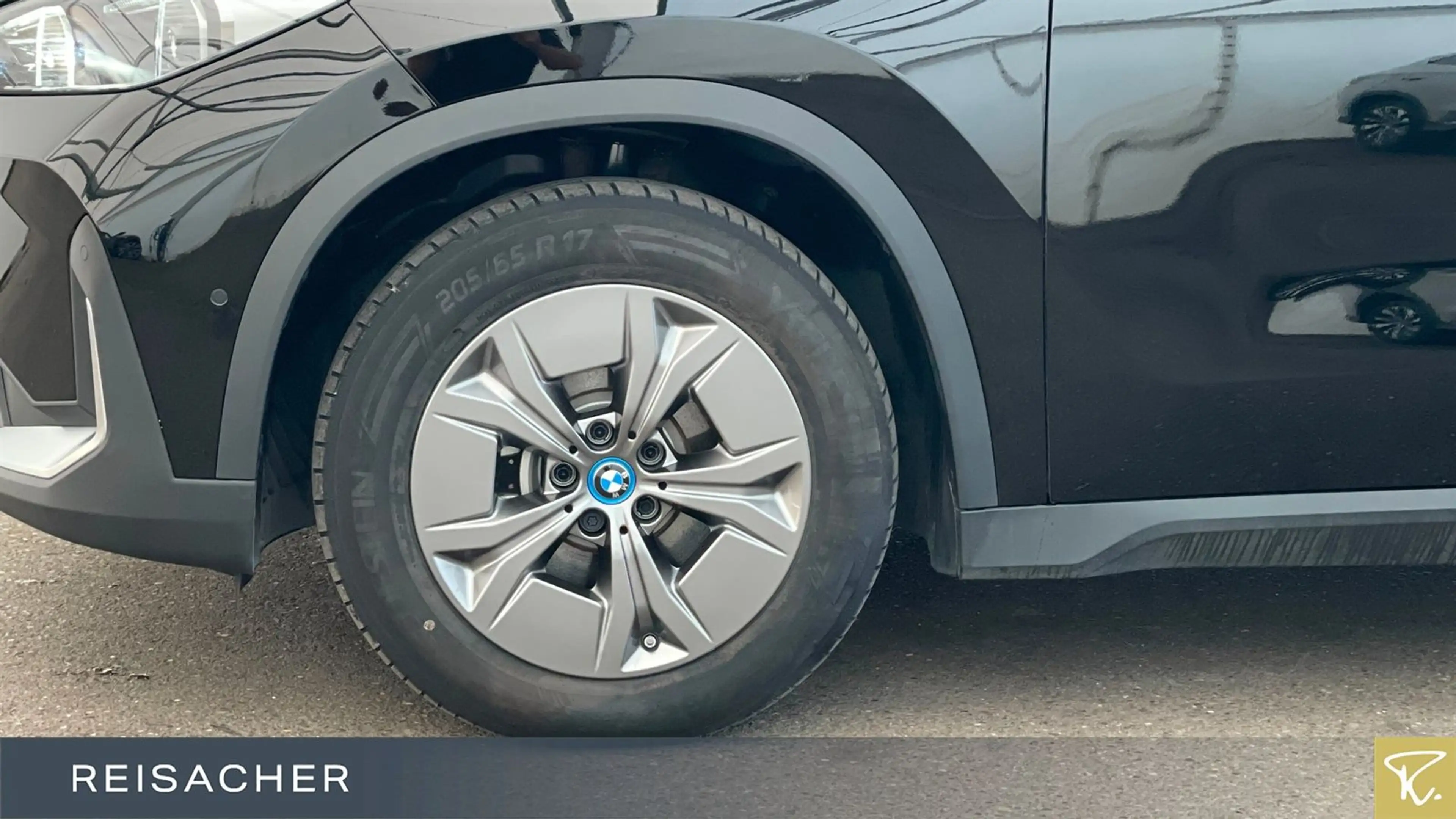 BMW iX1 xDrive30  LCProf HUD 360° AHK PDC 17"LM — photo 3