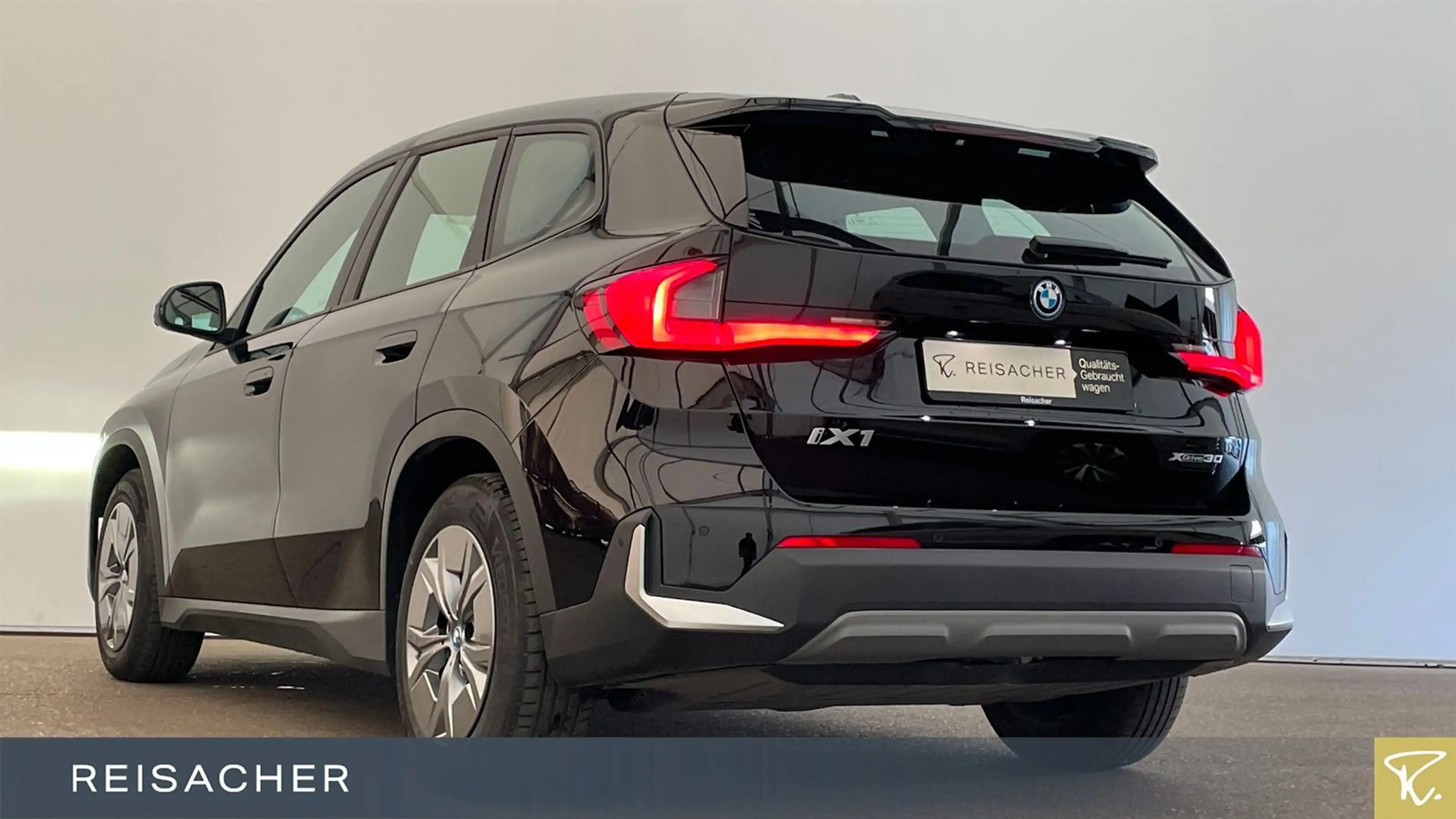 BMW iX1 xDrive30  LCProf HUD 360° AHK PDC 17"LM — photo 2
