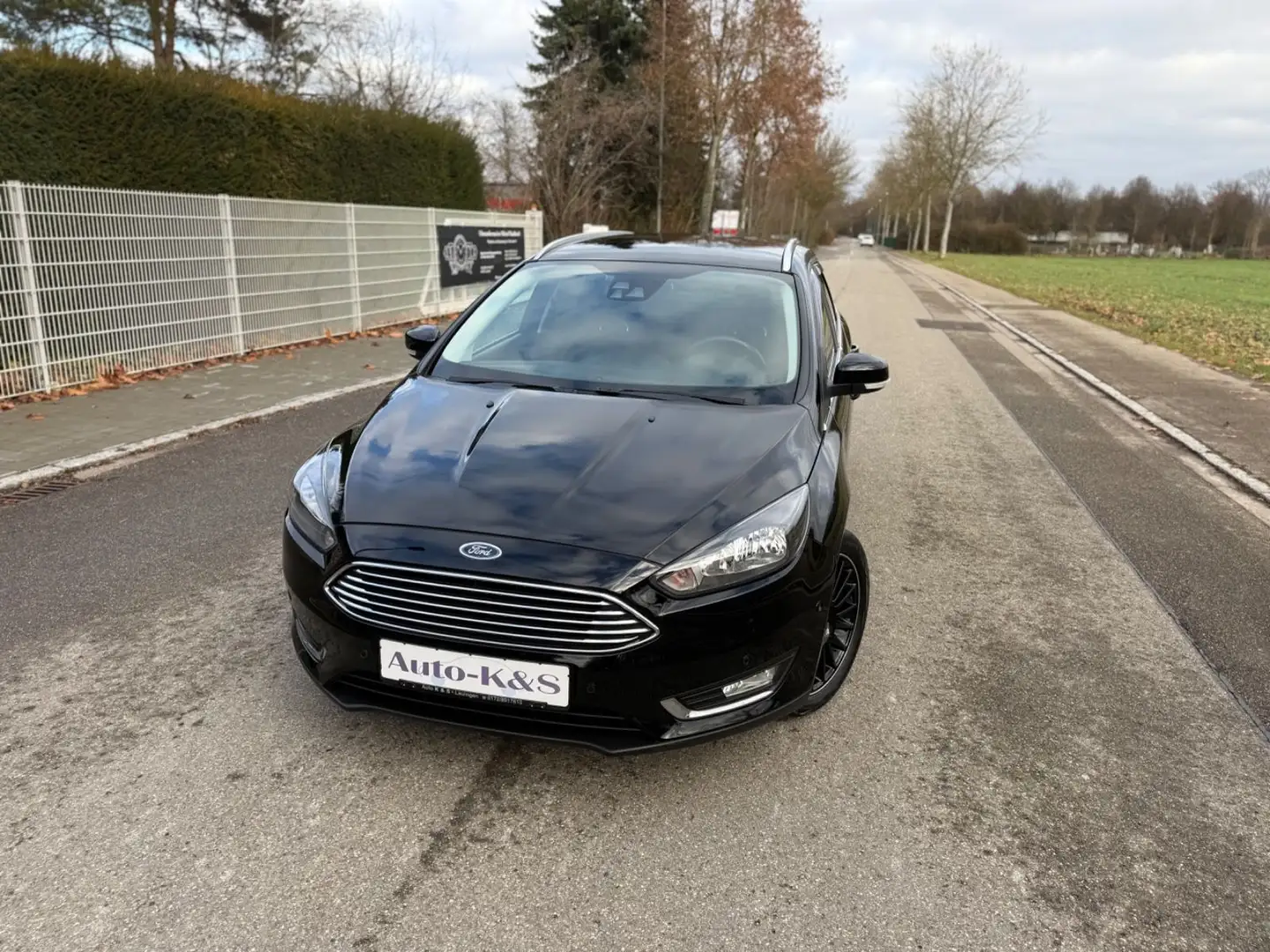 Ford Focus Turnier Titanium Navi,Alu,Kamera,Leder,PDC Negro - 2