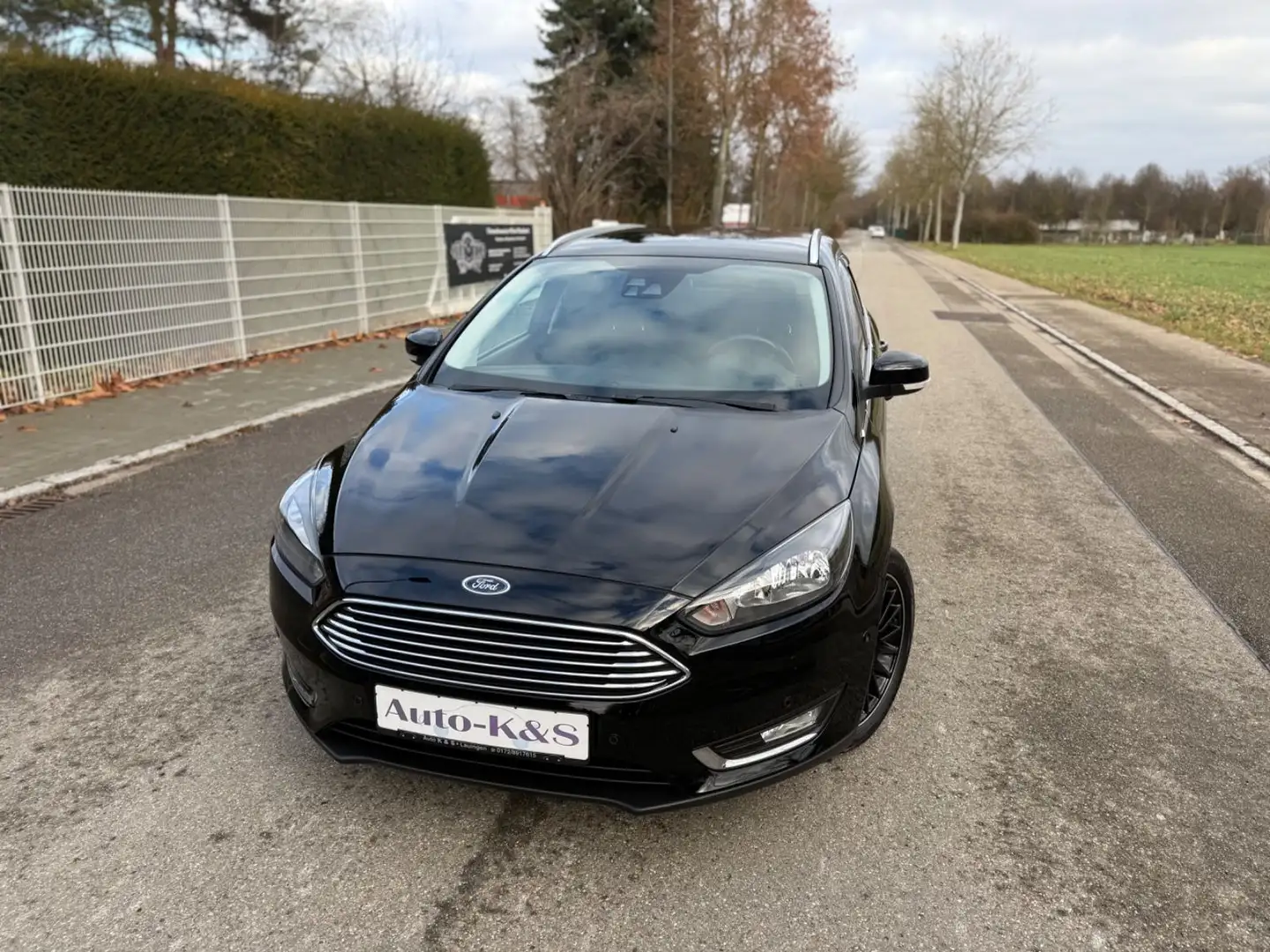 Ford Focus Turnier Titanium Navi,Alu,Kamera,Leder,PDC Negro - 1