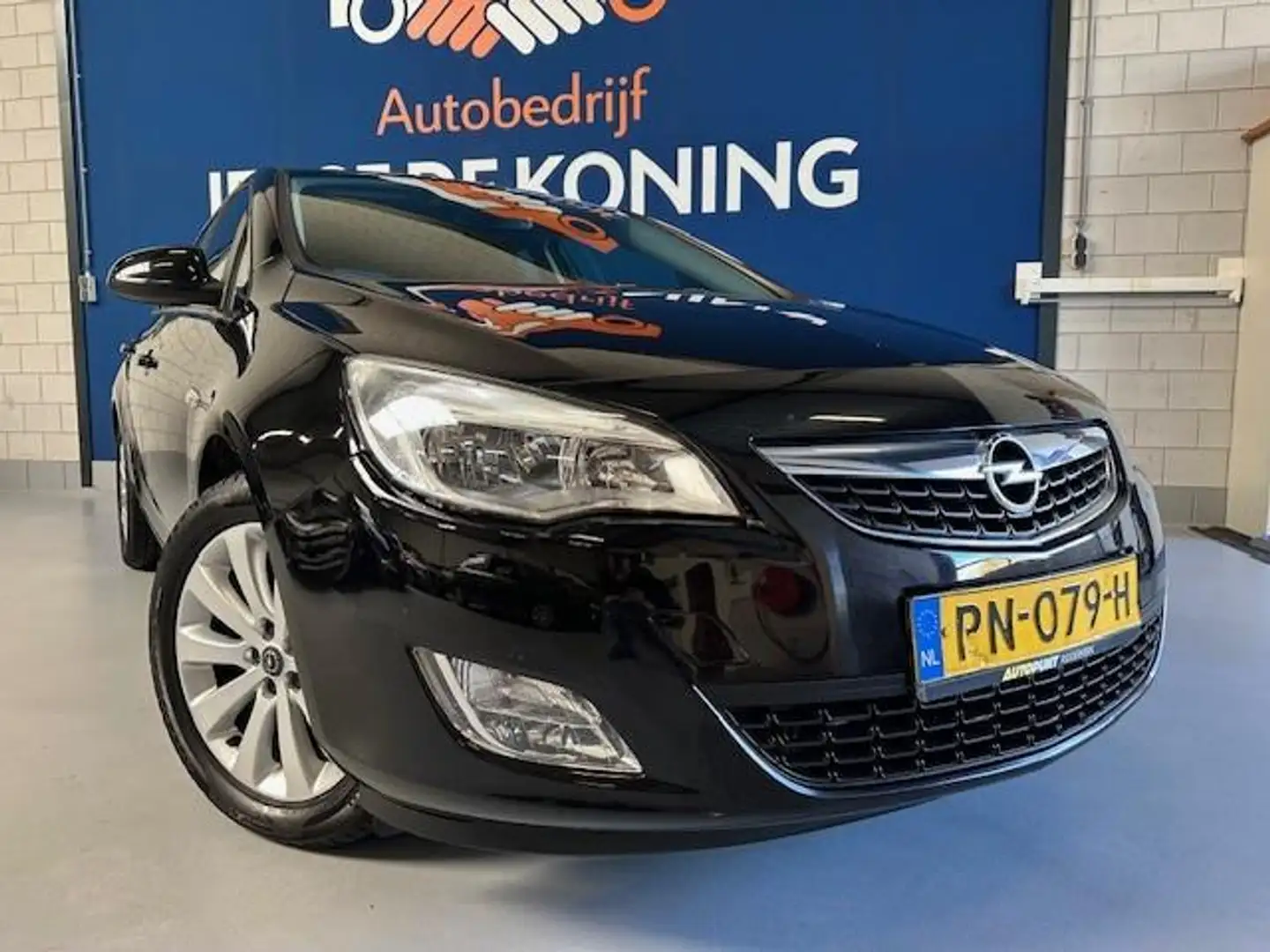 Opel Astra 1.6 Sport / bj.2011/ kleur:zwart/ 5 deurs / climat Nero - 2