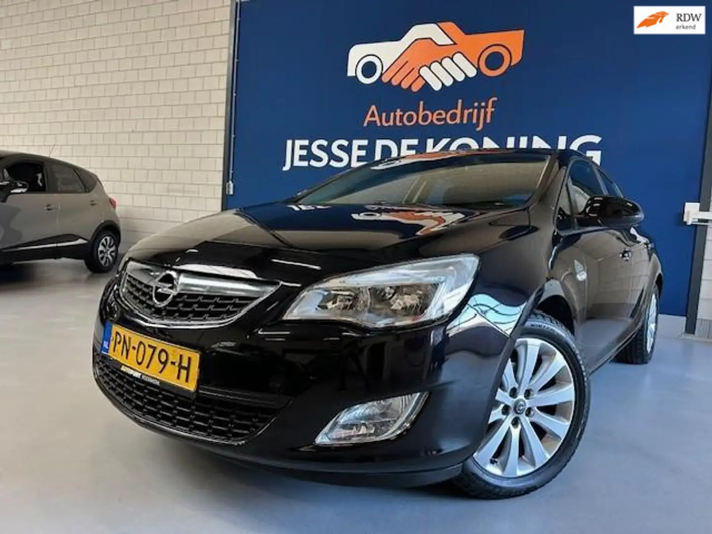 Opel Astra 1.6 Sport / bj.2011/ kleur:zwart/ 5 deurs / climat Nero - 1
