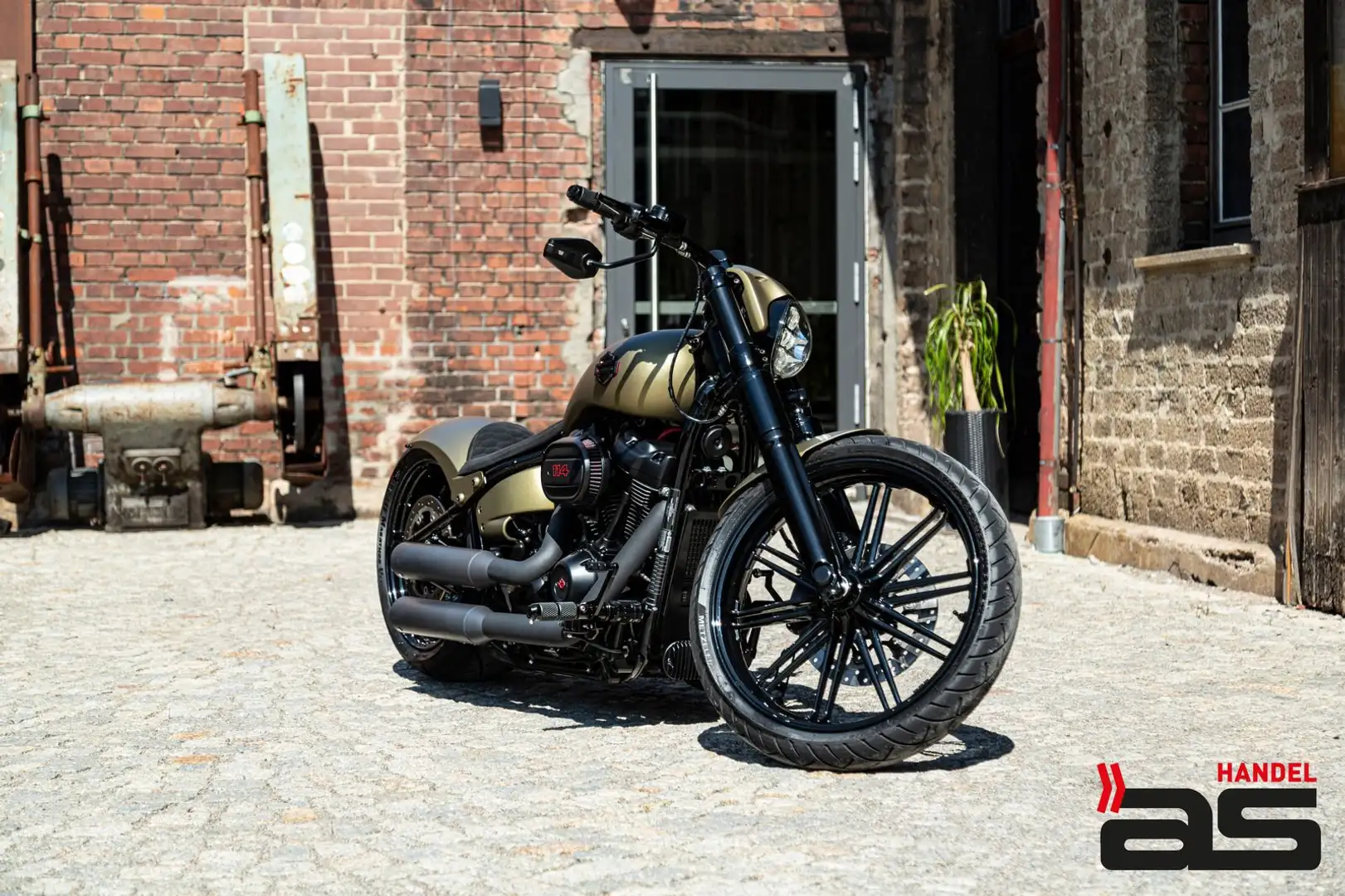 Harley-Davidson Breakout 114 Custom Groen - 2