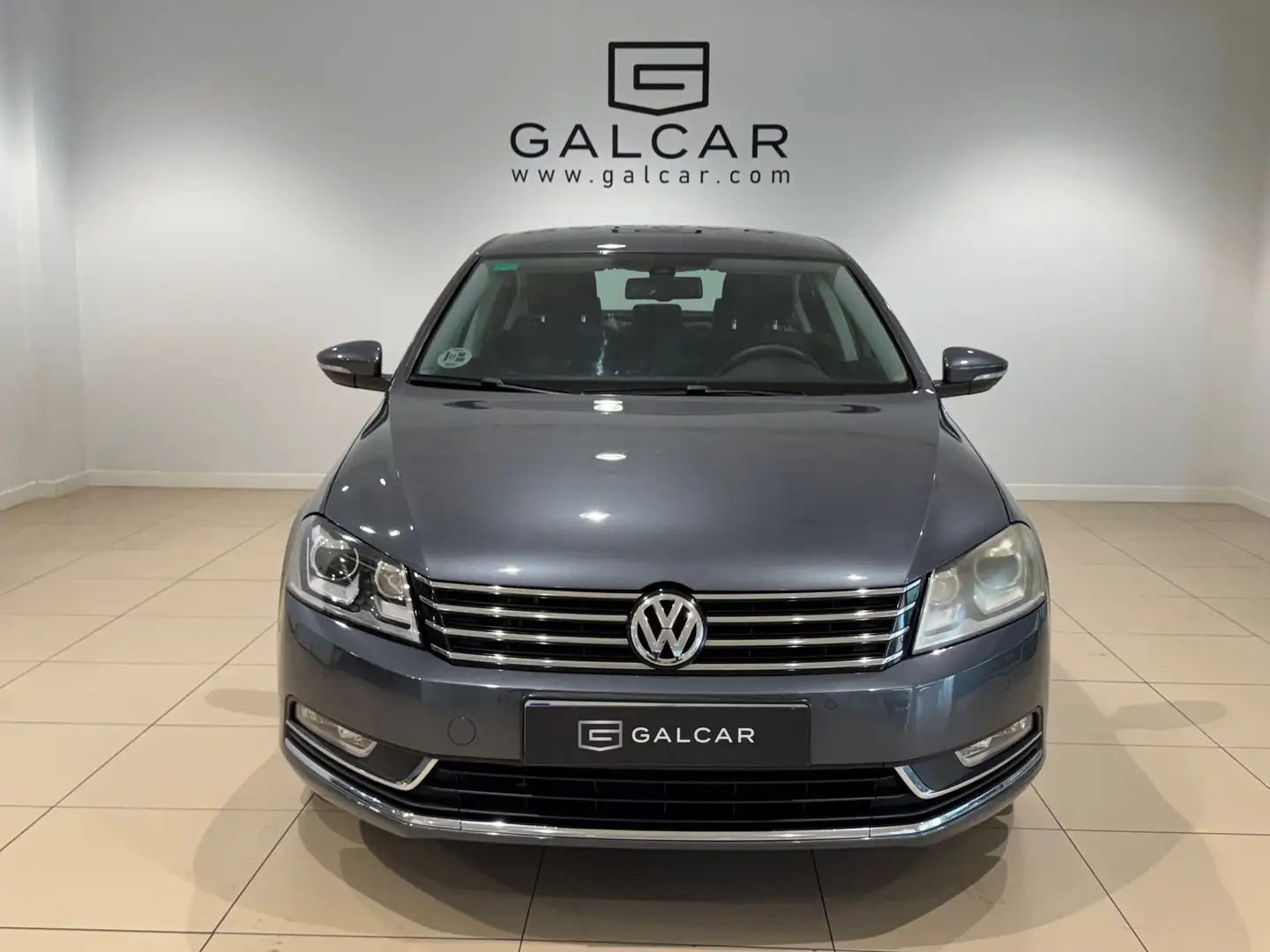 Volkswagen Passat 2.0TDI CR Advance Plus 4Motion Gris - 2