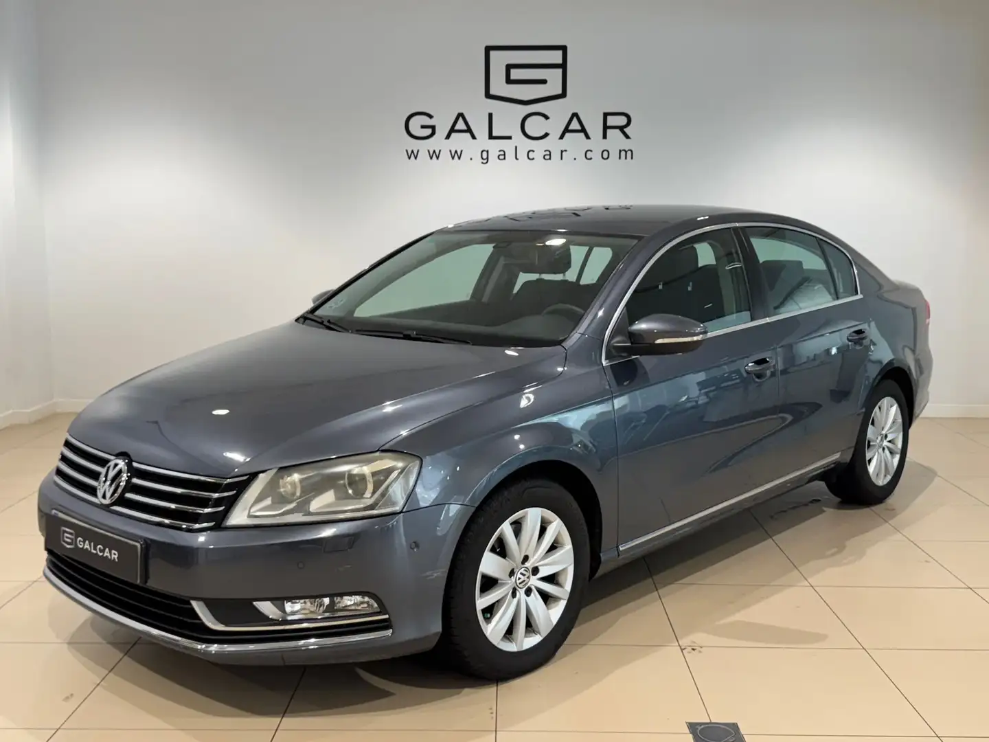 Volkswagen Passat 2.0TDI CR Advance Plus 4Motion Gris - 1