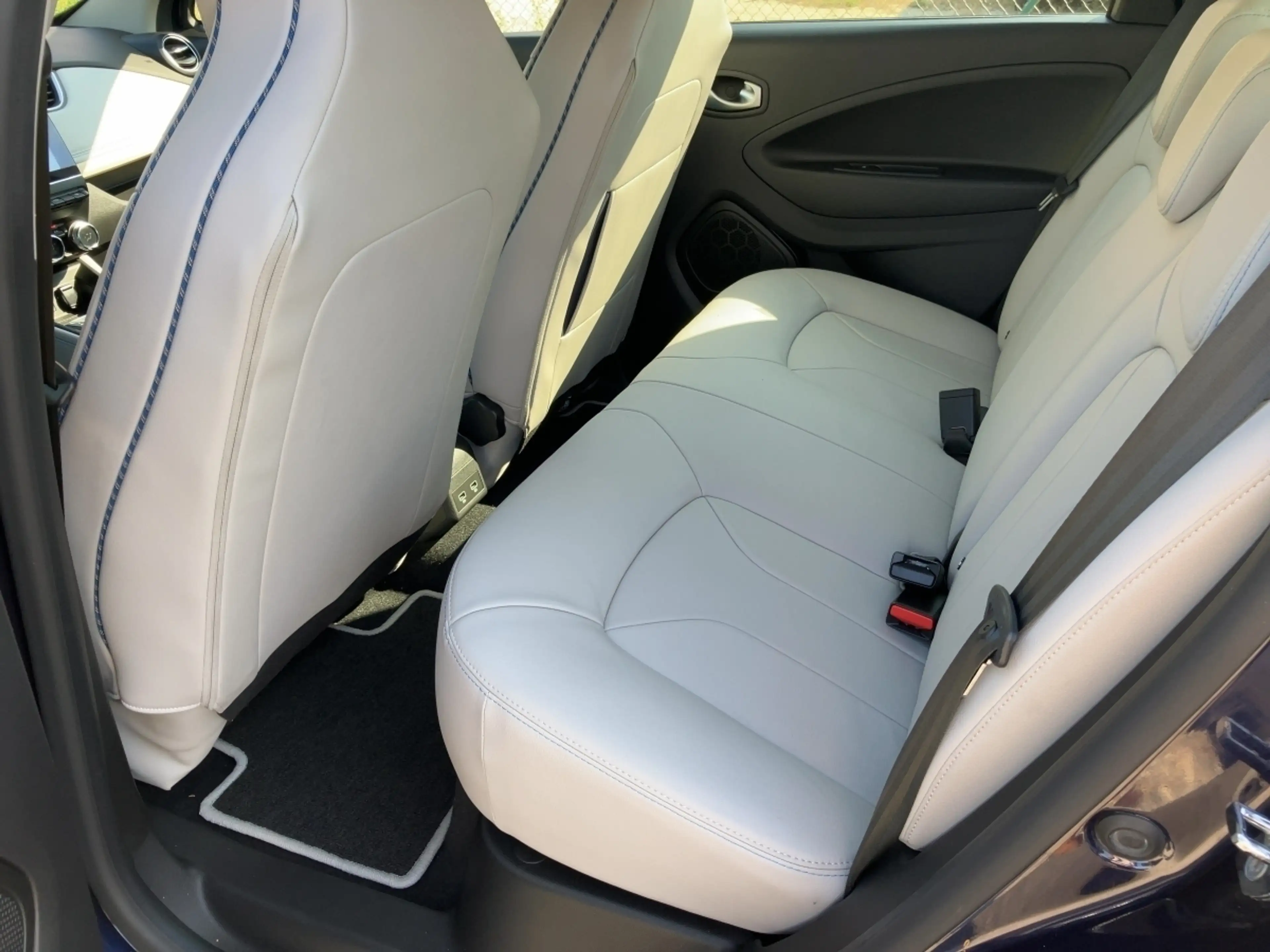 Renault ZOE RIVIERA R135 Z.E. 50 — photo 13