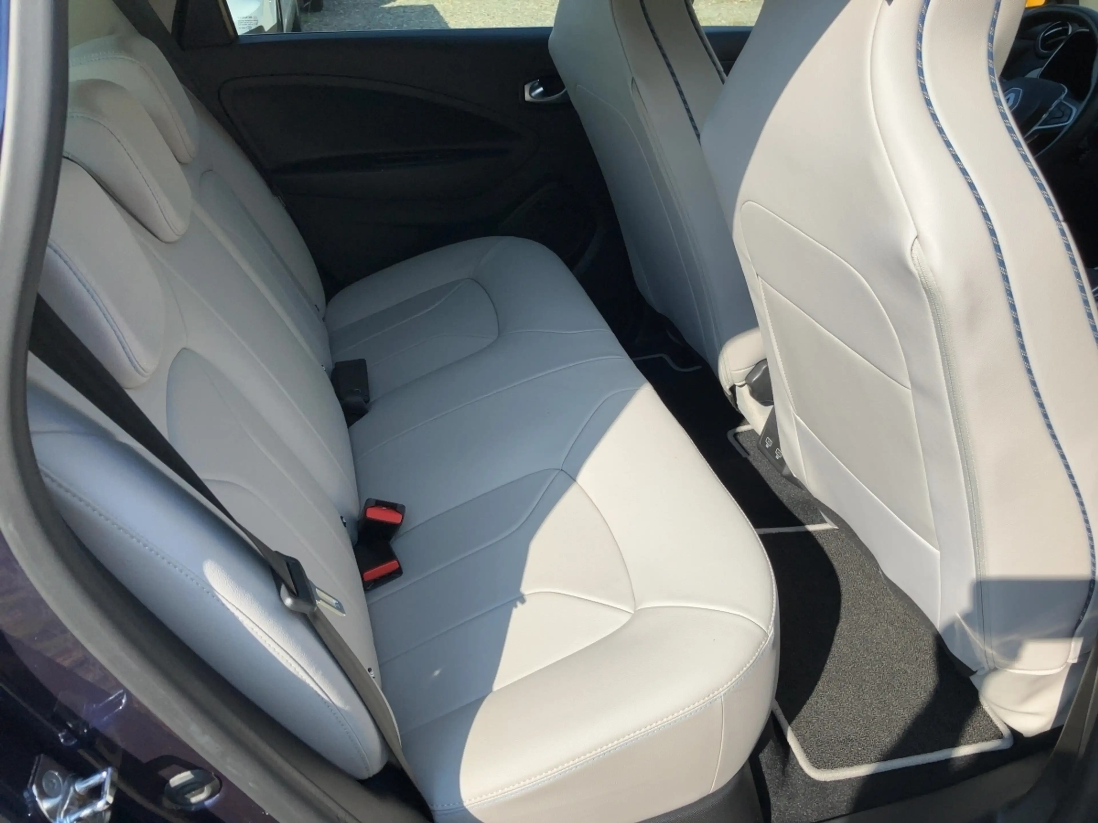 Renault ZOE RIVIERA R135 Z.E. 50 — photo 11