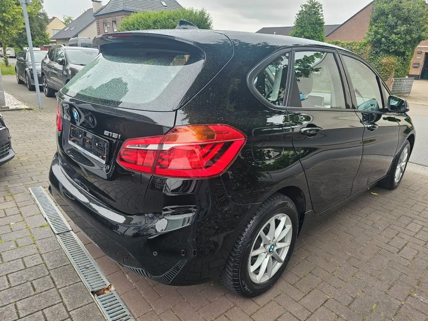 BMW 218 i 2 Active Tourer Advantage/NAVI/SHZ/PDC/ Schwarz - 2