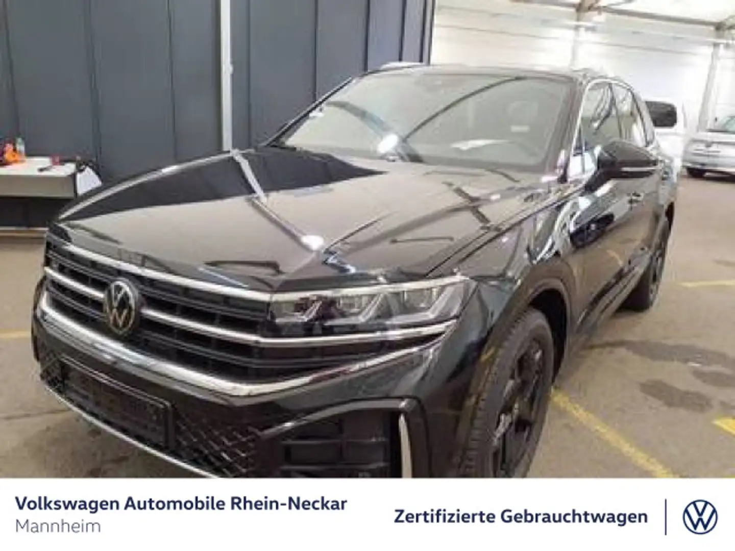 Volkswagen Touareg 3.0 TDI R-Line 4Motion AHK Navi Kamera u Schwarz - 2