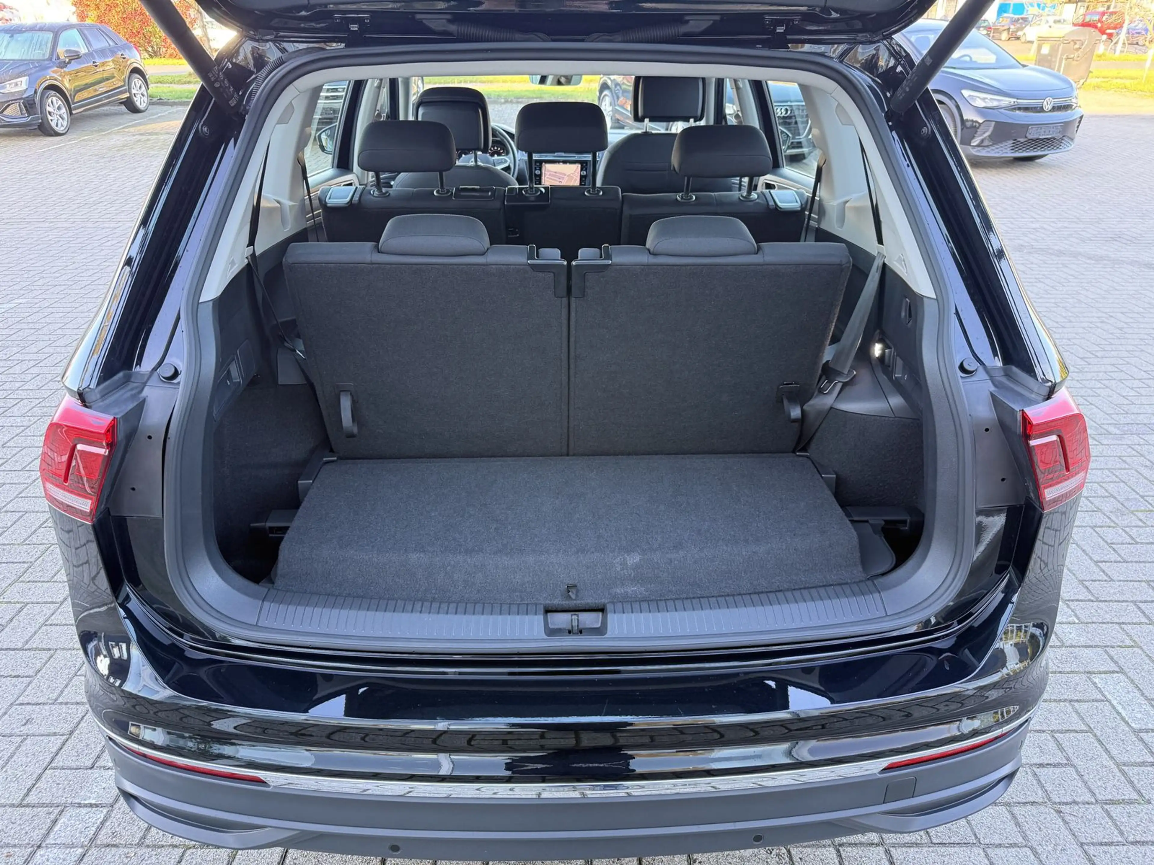 Volkswagen Tiguan Allspace Life,7-Sitzer,Winter,AHK,ACC. — photo 12