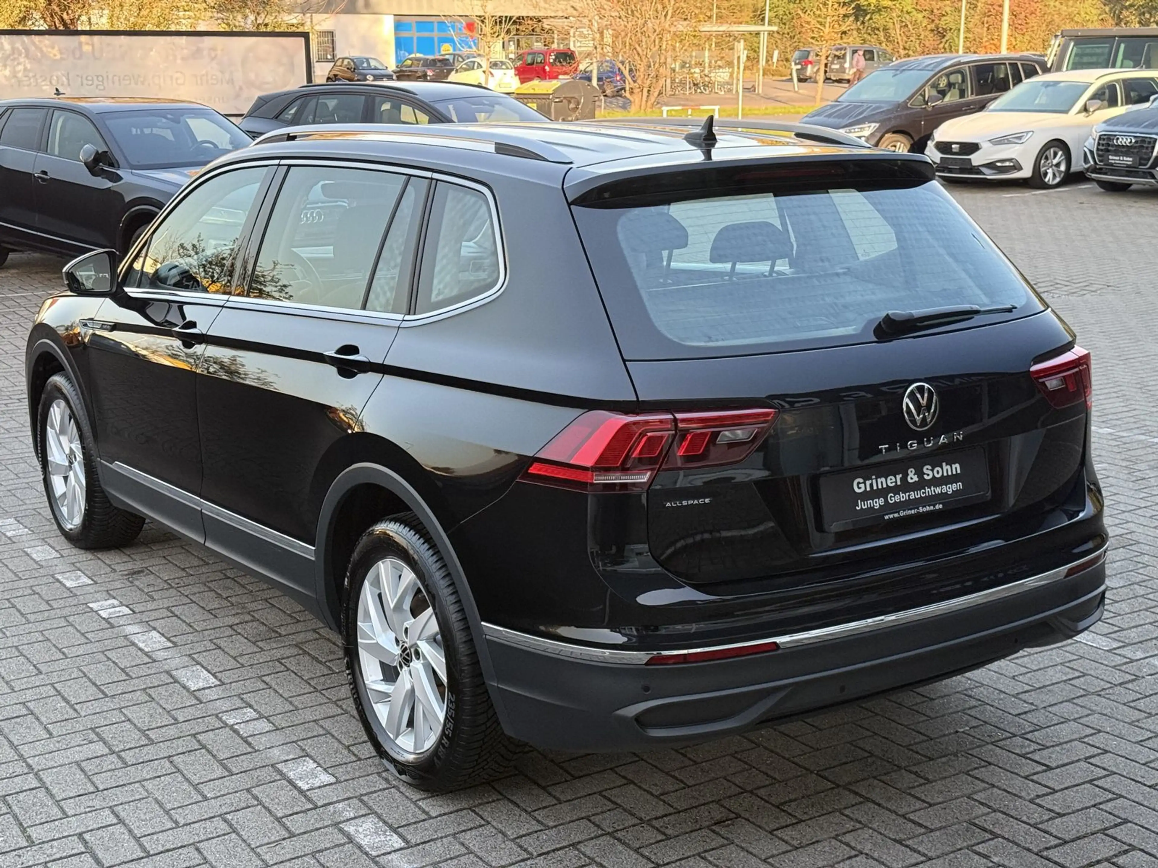 Volkswagen Tiguan Allspace Life,7-Sitzer,Winter,AHK,ACC. — photo 8
