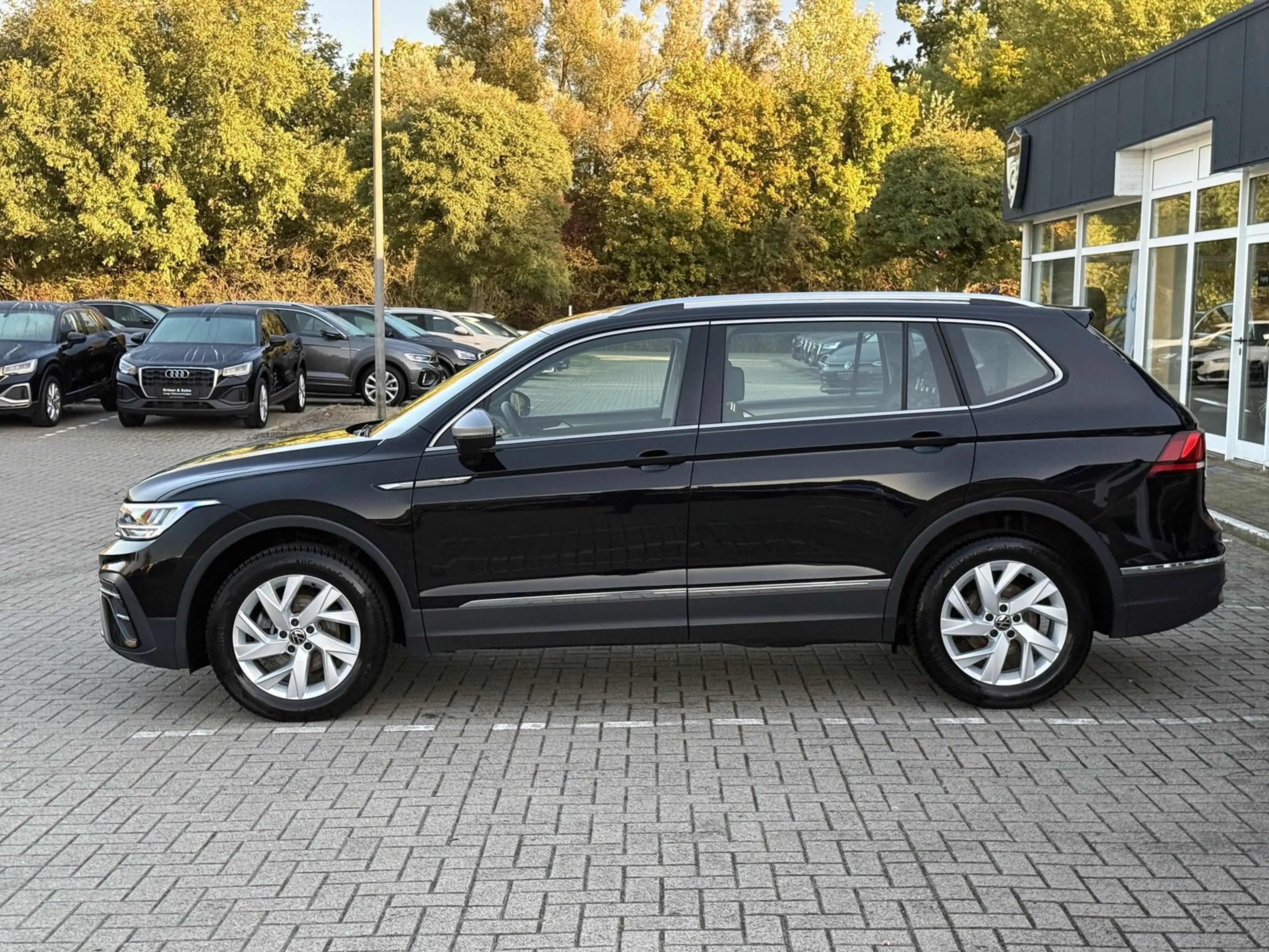 Volkswagen Tiguan Allspace Life,7-Sitzer,Winter,AHK,ACC. — photo 9