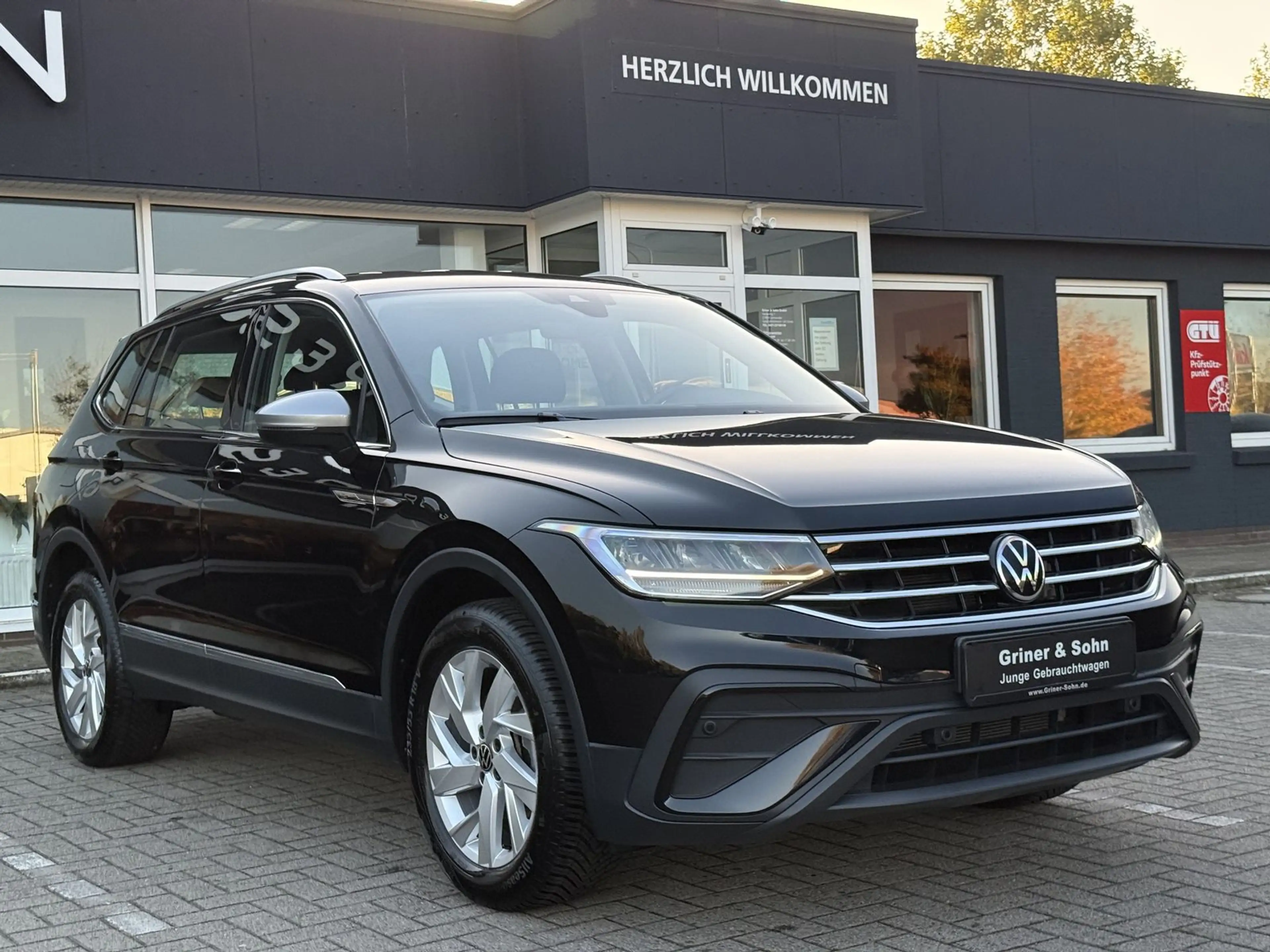 Volkswagen Tiguan Allspace Life,7-Sitzer,Winter,AHK,ACC. — photo 3