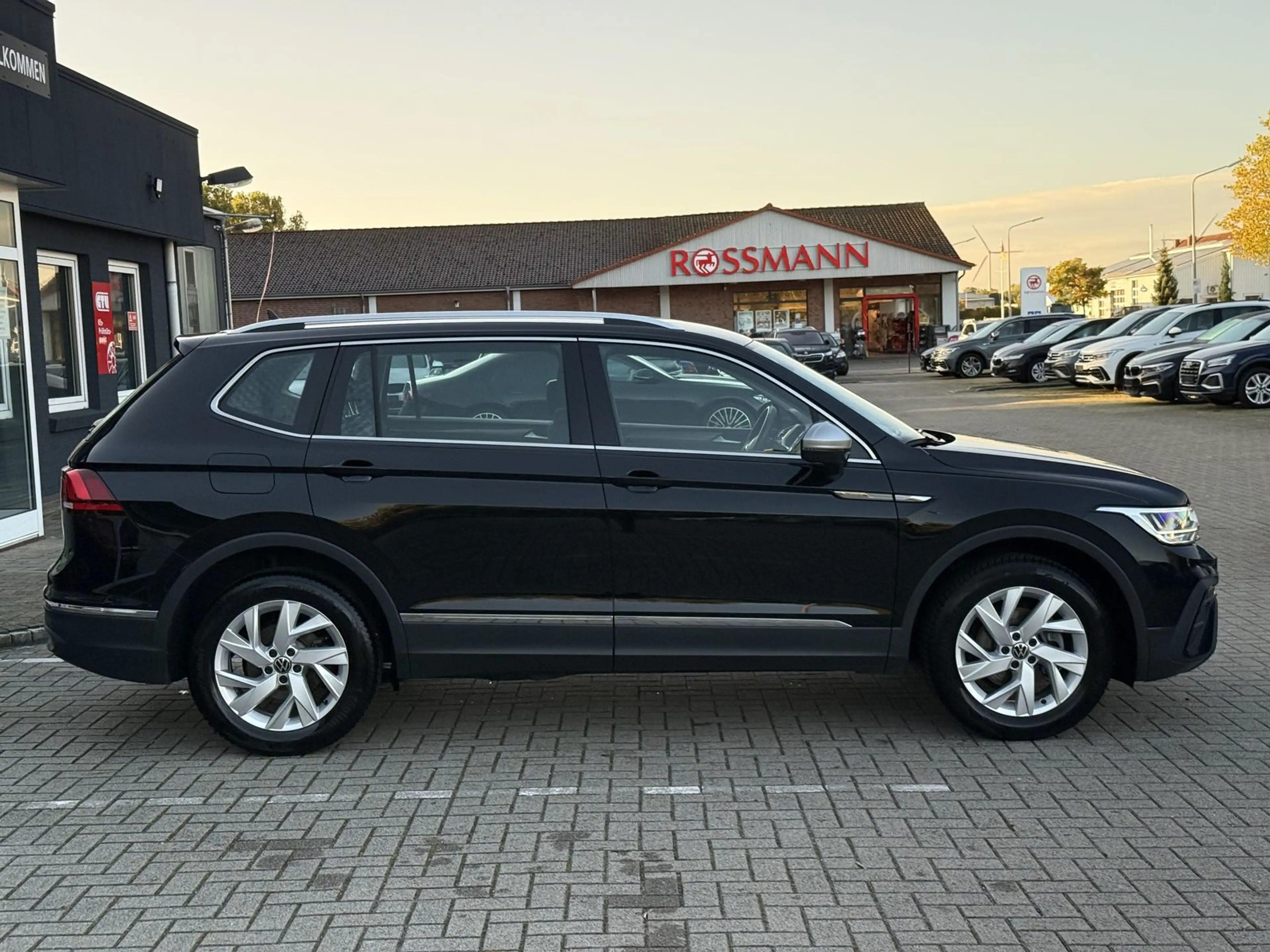 Volkswagen Tiguan Allspace Life,7-Sitzer,Winter,AHK,ACC. — photo 5