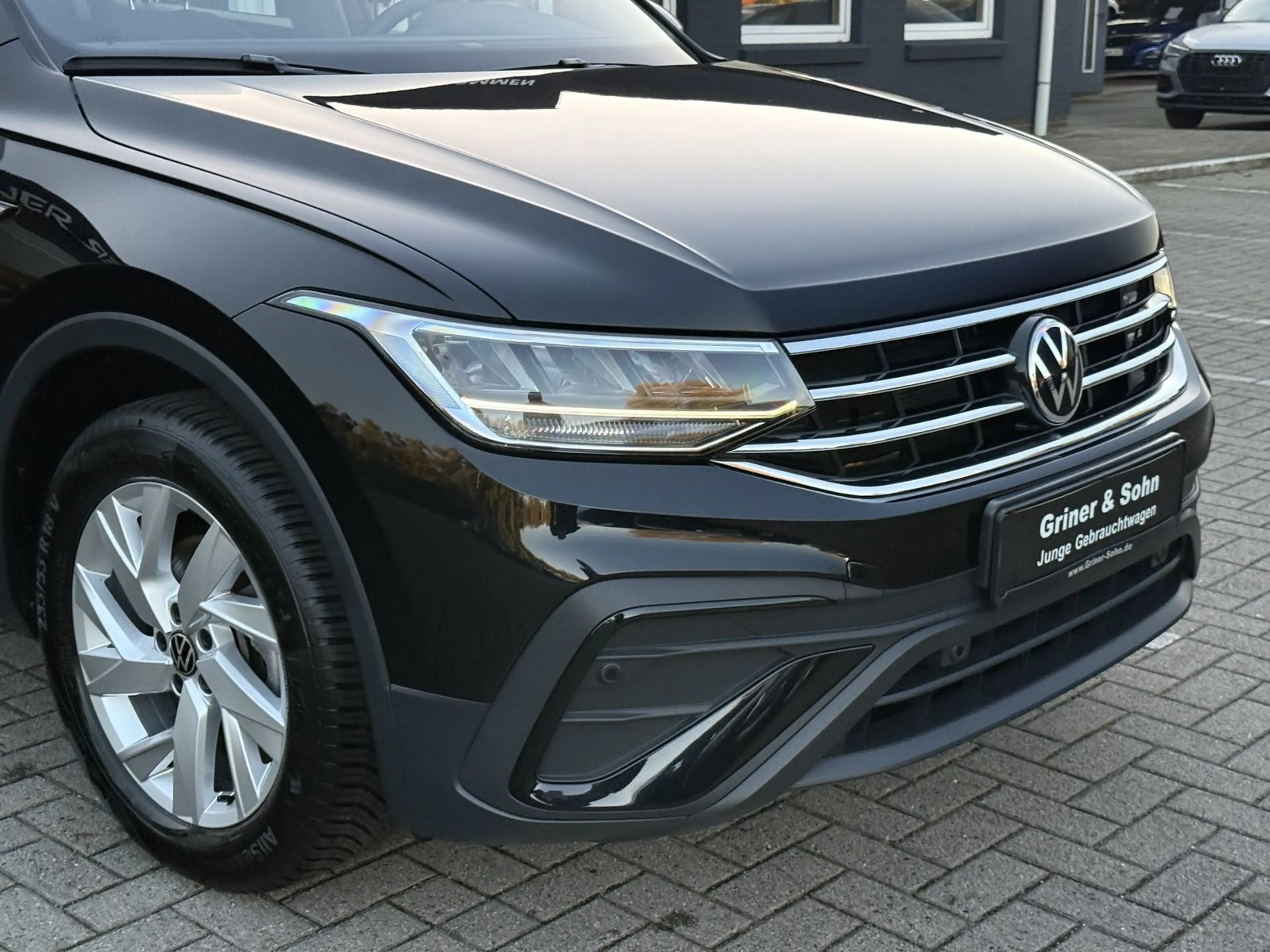 Volkswagen Tiguan Allspace Life,7-Sitzer,Winter,AHK,ACC. — photo 4