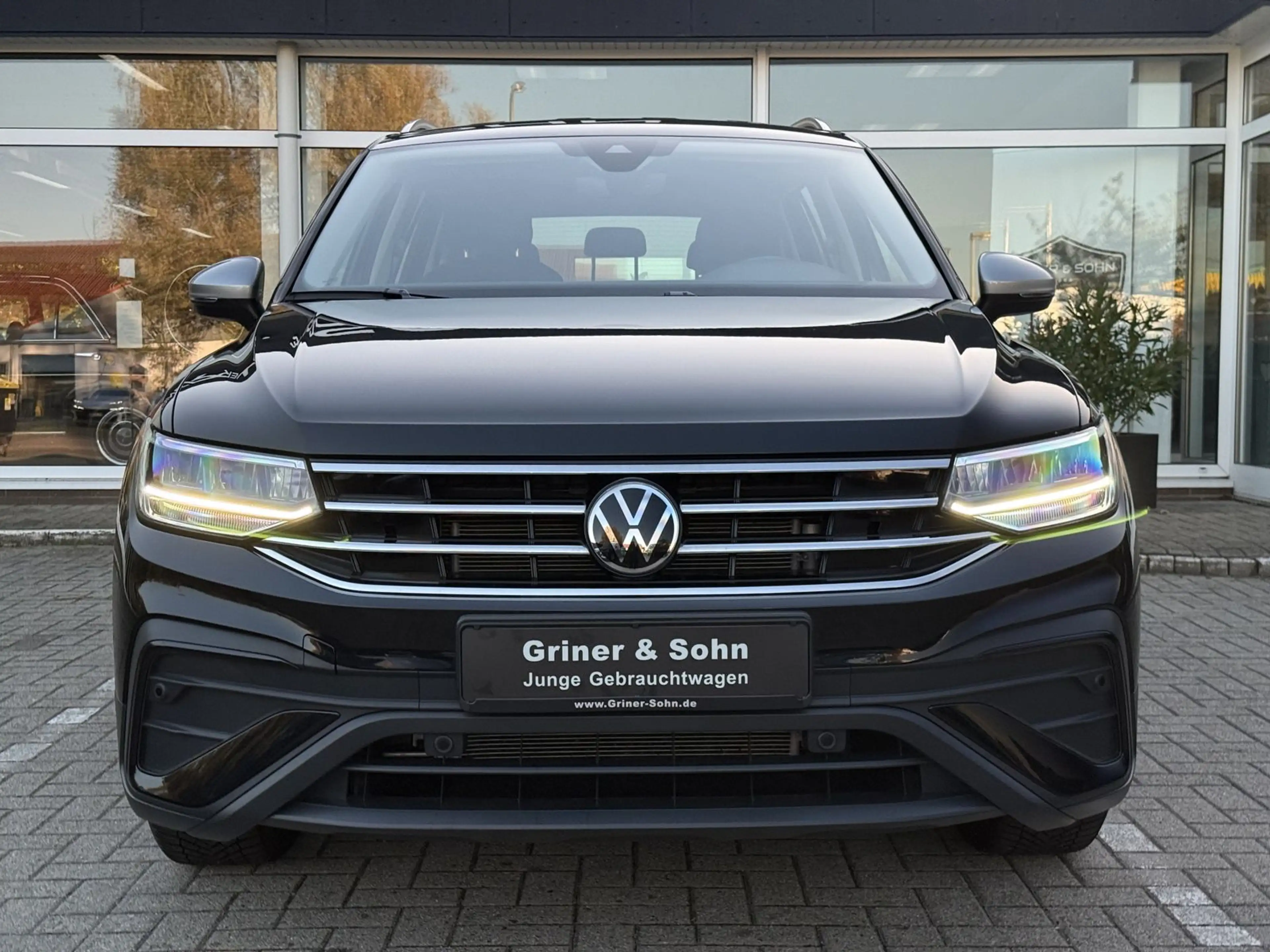 Volkswagen Tiguan Allspace Life,7-Sitzer,Winter,AHK,ACC. — photo 2