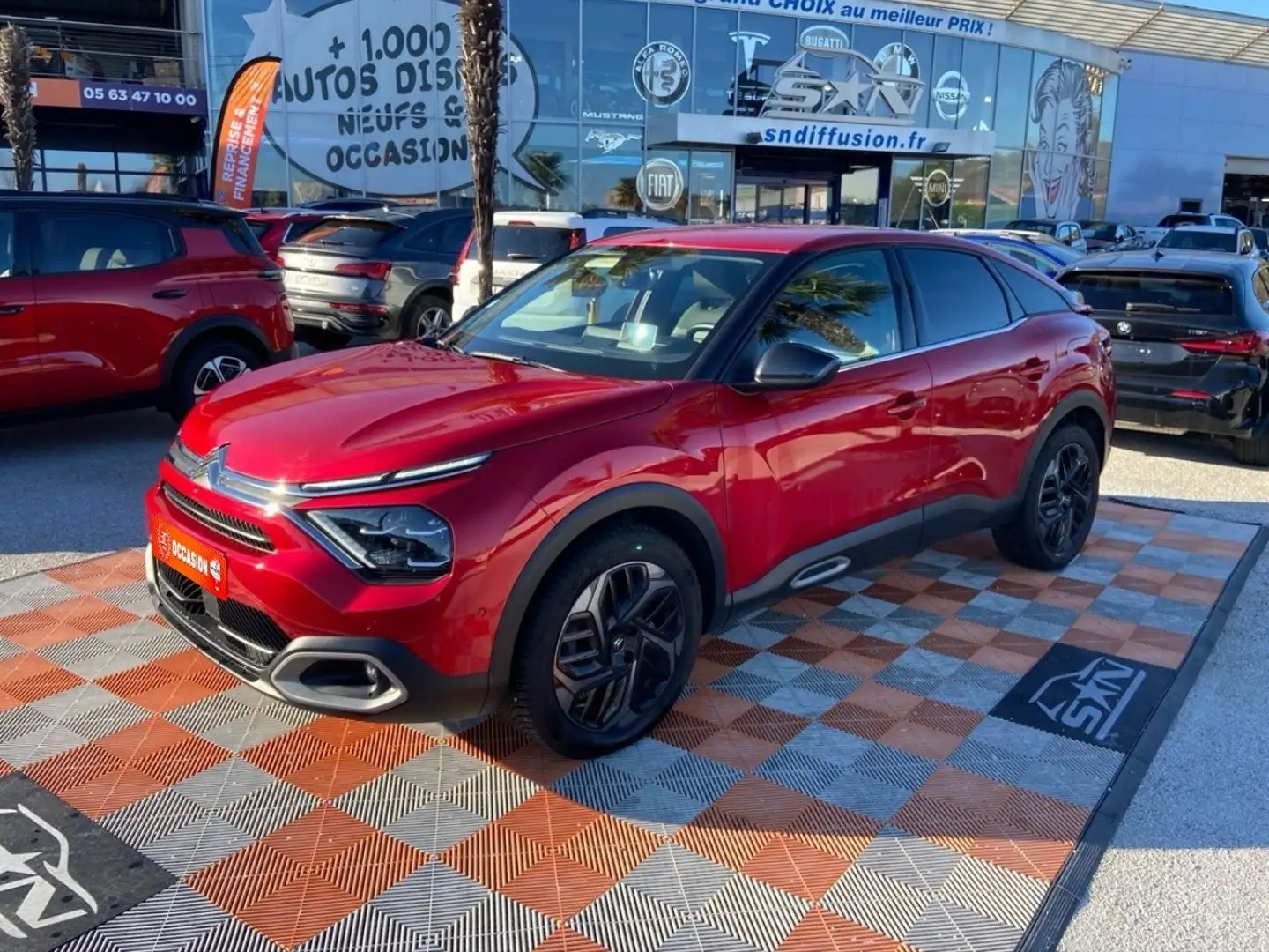 Citroen C4 1.5 BLUEHDI 130 EAT8 SHINE Rot - 1